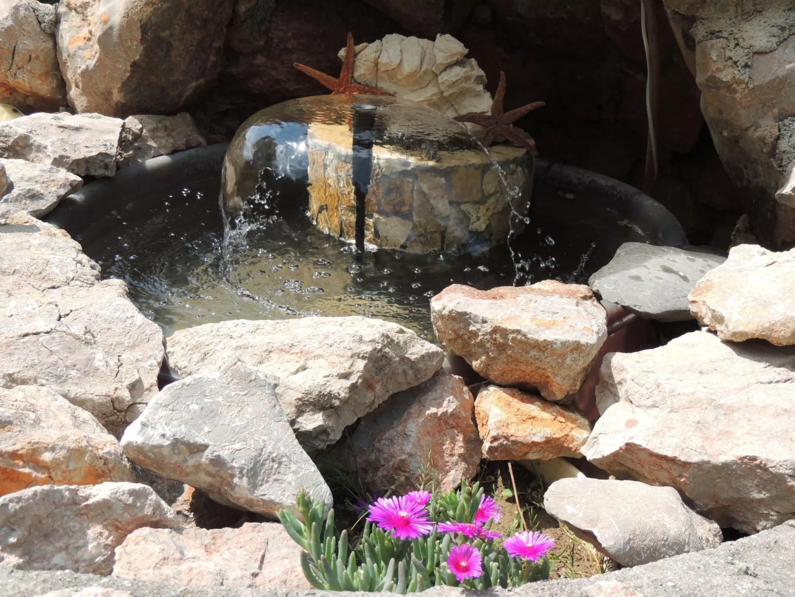 Mit zwei Terrassen für sechs Personen-Dehors