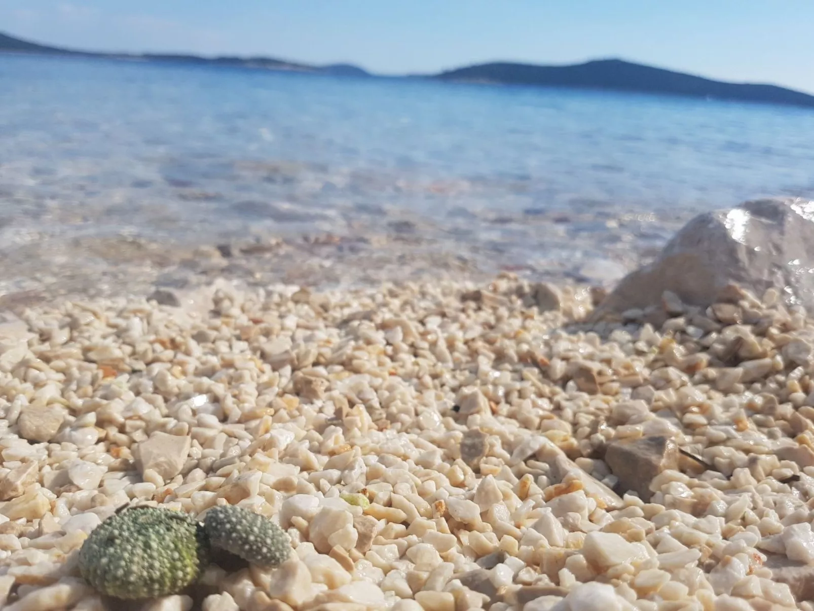 Mit Blick auf das Wasser