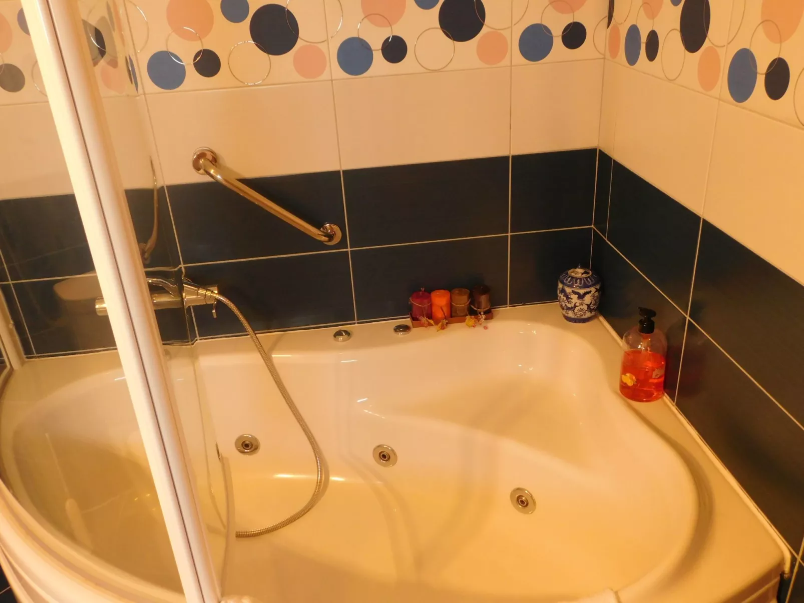 "Podgora" mit Blick auf das Wasser-Inside