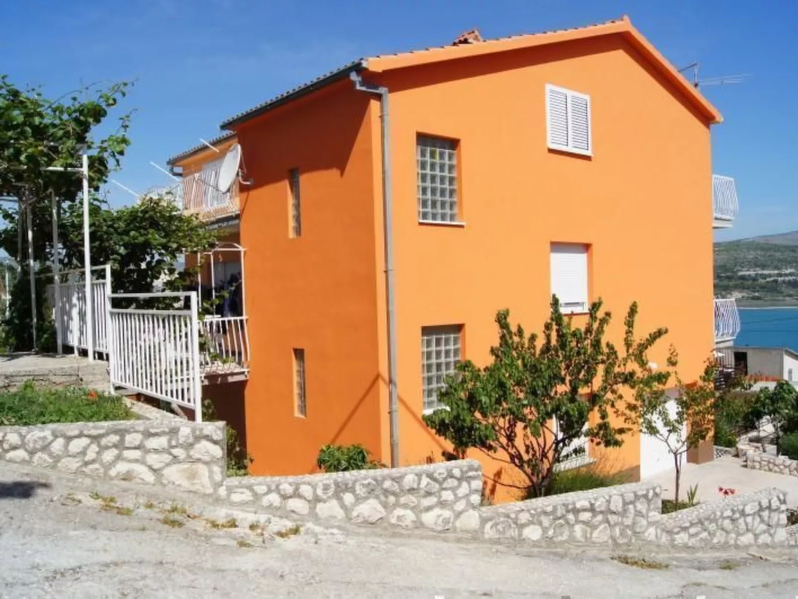 Erdgeschosswohnung mit viel Komfort und Terrasse