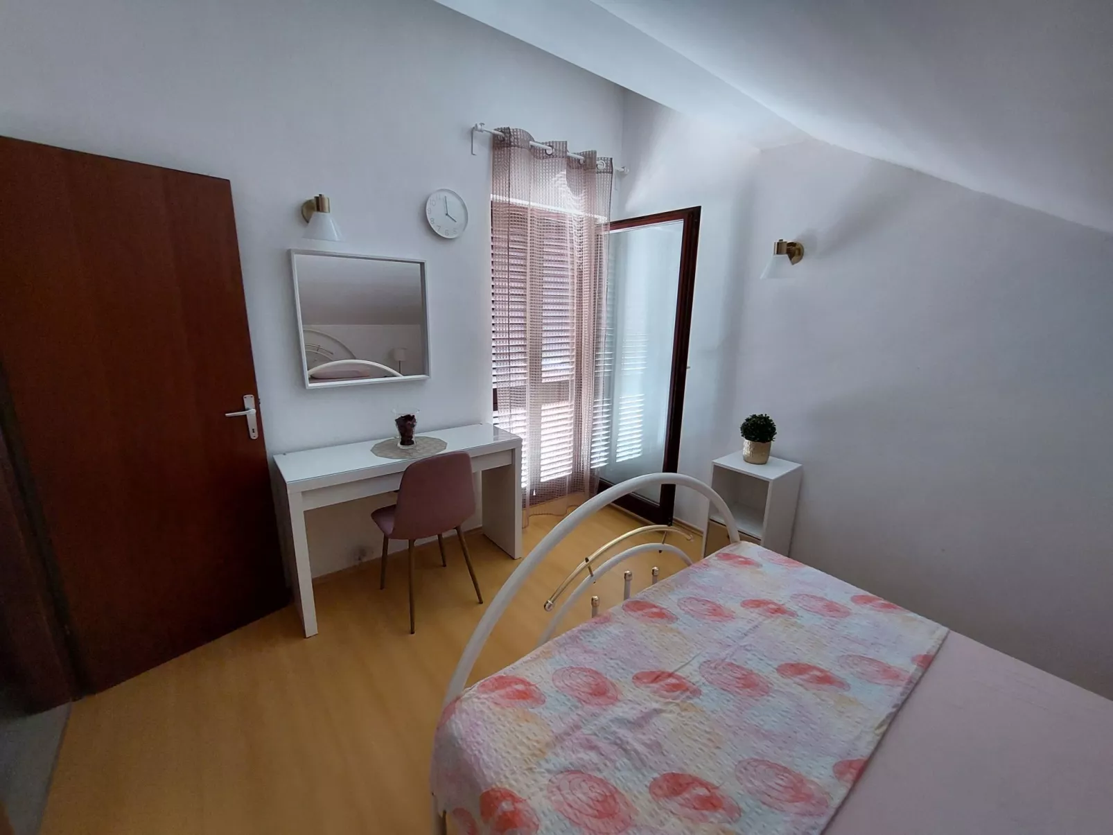 Wohnung Jadrija mit zwei Balkonen in Strandnähe