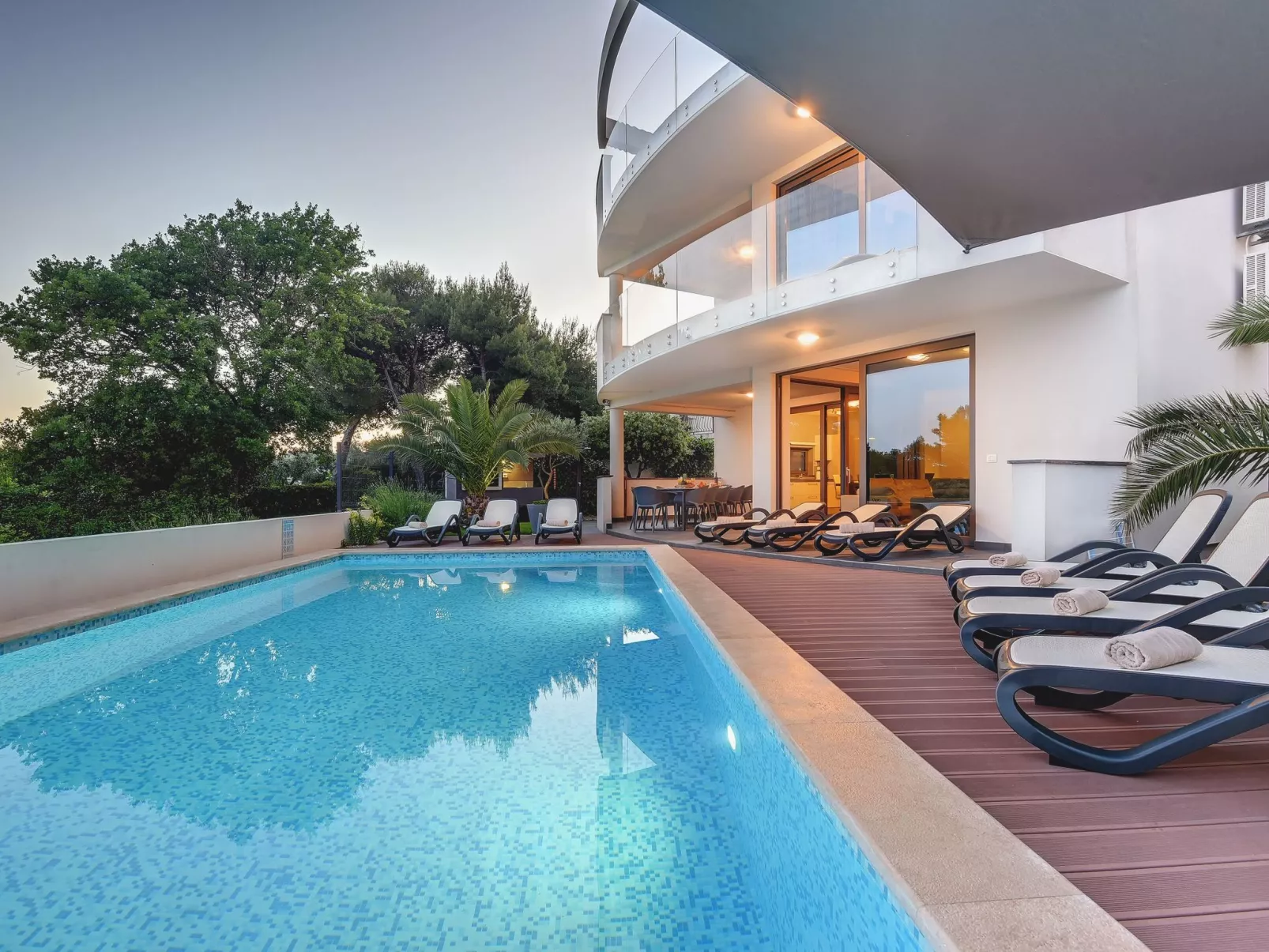 Ferienvilla Sunrise  mit Pool in Premantura-Draußen