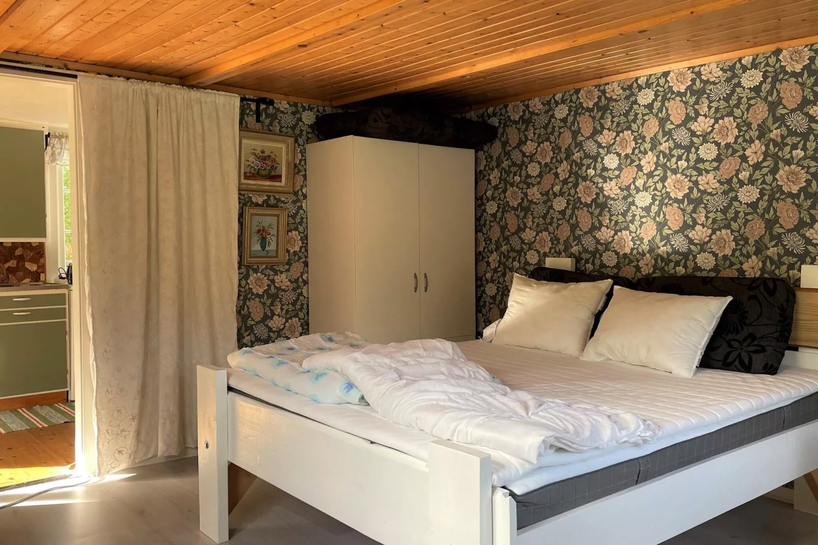 2 person holiday home in HENÅN-Indoor