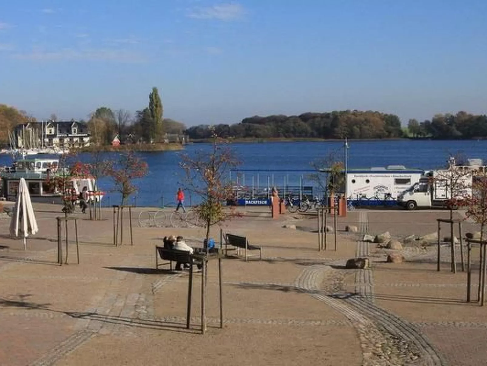 Gemütliche Wohnung mit Grill und Seeblick-Outside