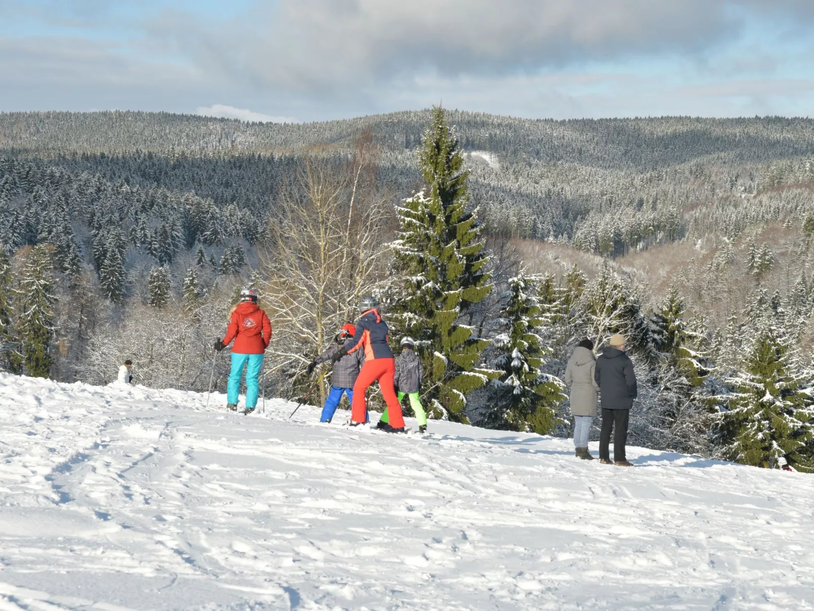 Mit Garten und Spielplatznutzung-Draußen