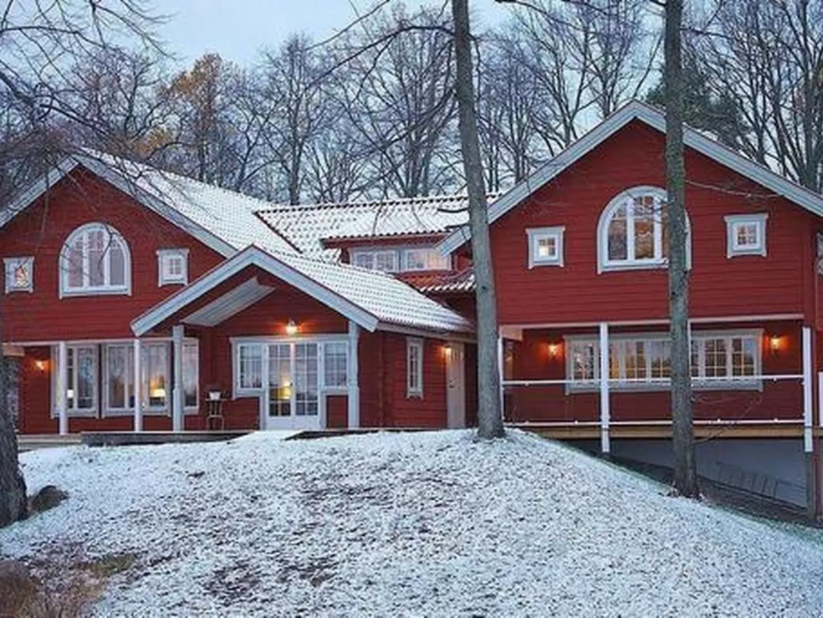 Grosses Sommerhaus direkt am See