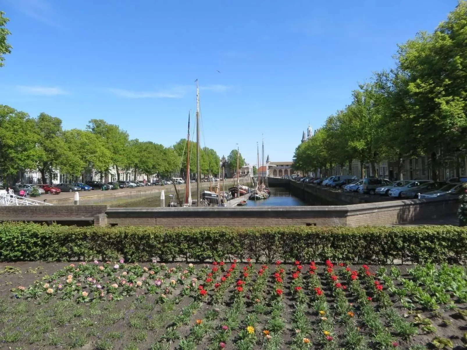 Gemütliches Vier-Personen-Bungalow mit Überdachung-Dehors