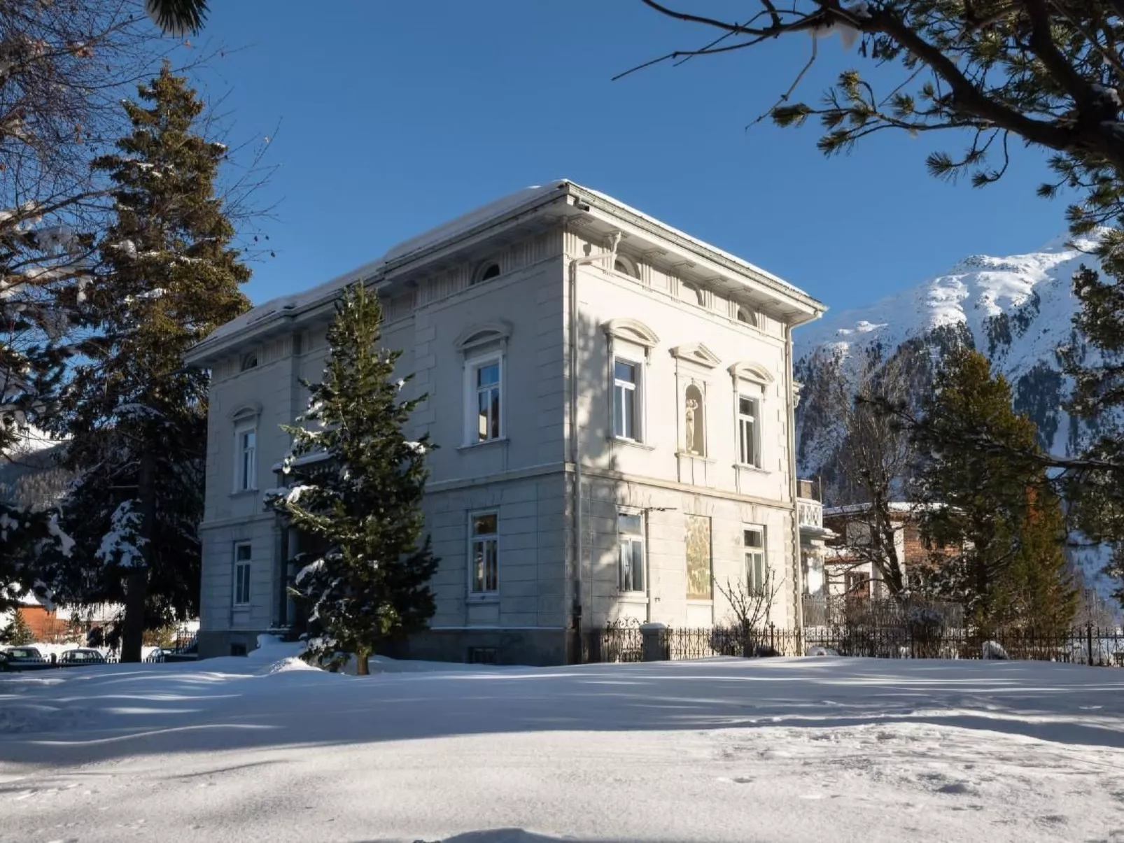 Villa Fried, Cultura