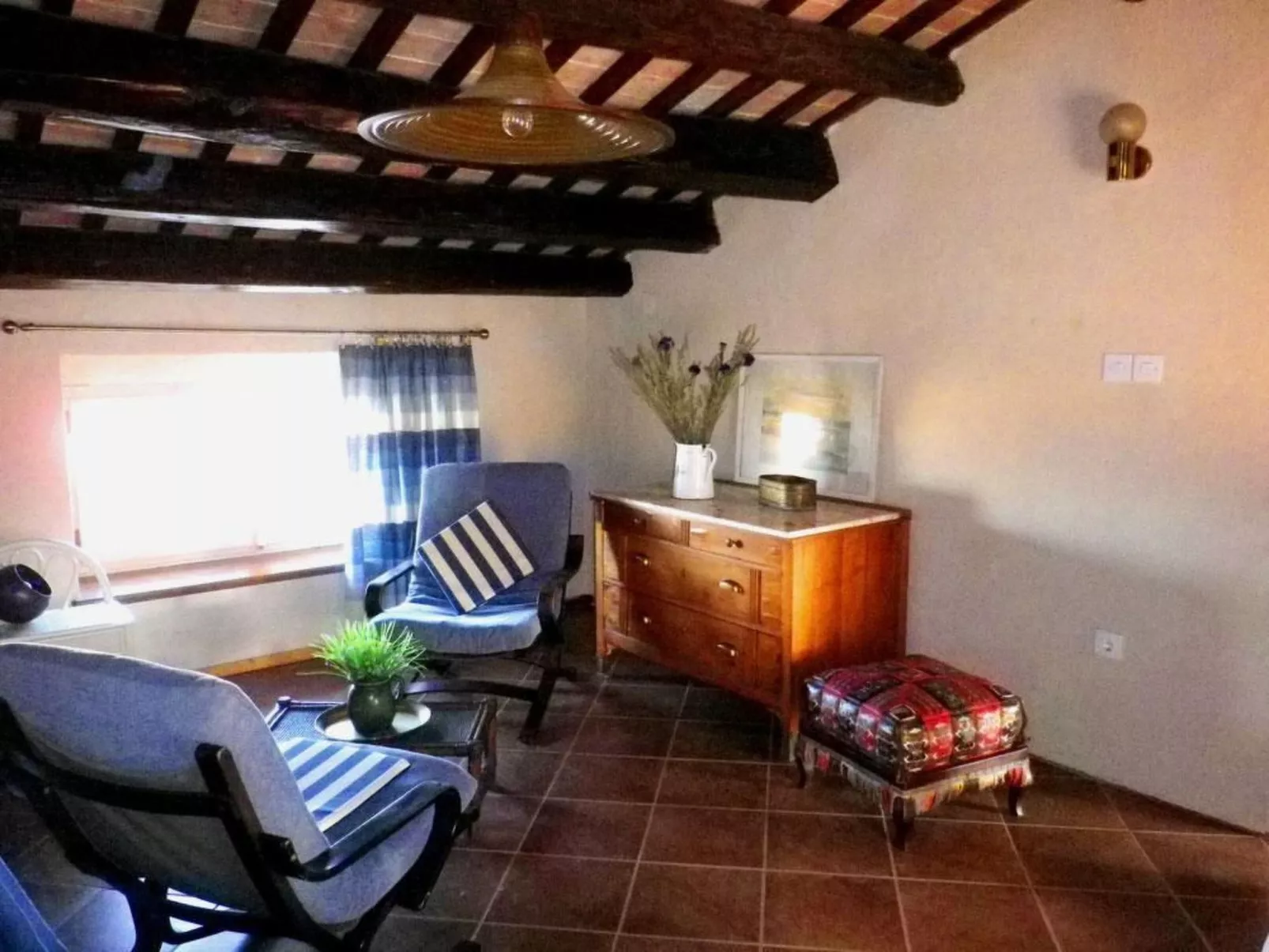 'Adri' mit Wasserblick-Drinnen