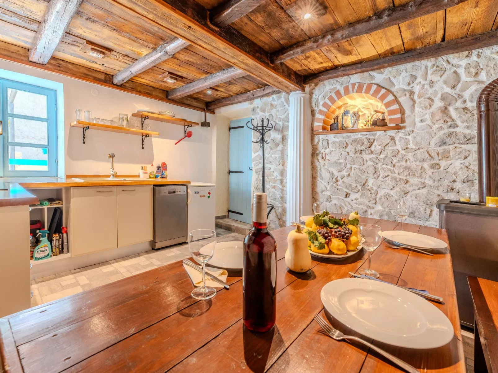 Heritage Stone House -T.A Leut Agency-Drinnen