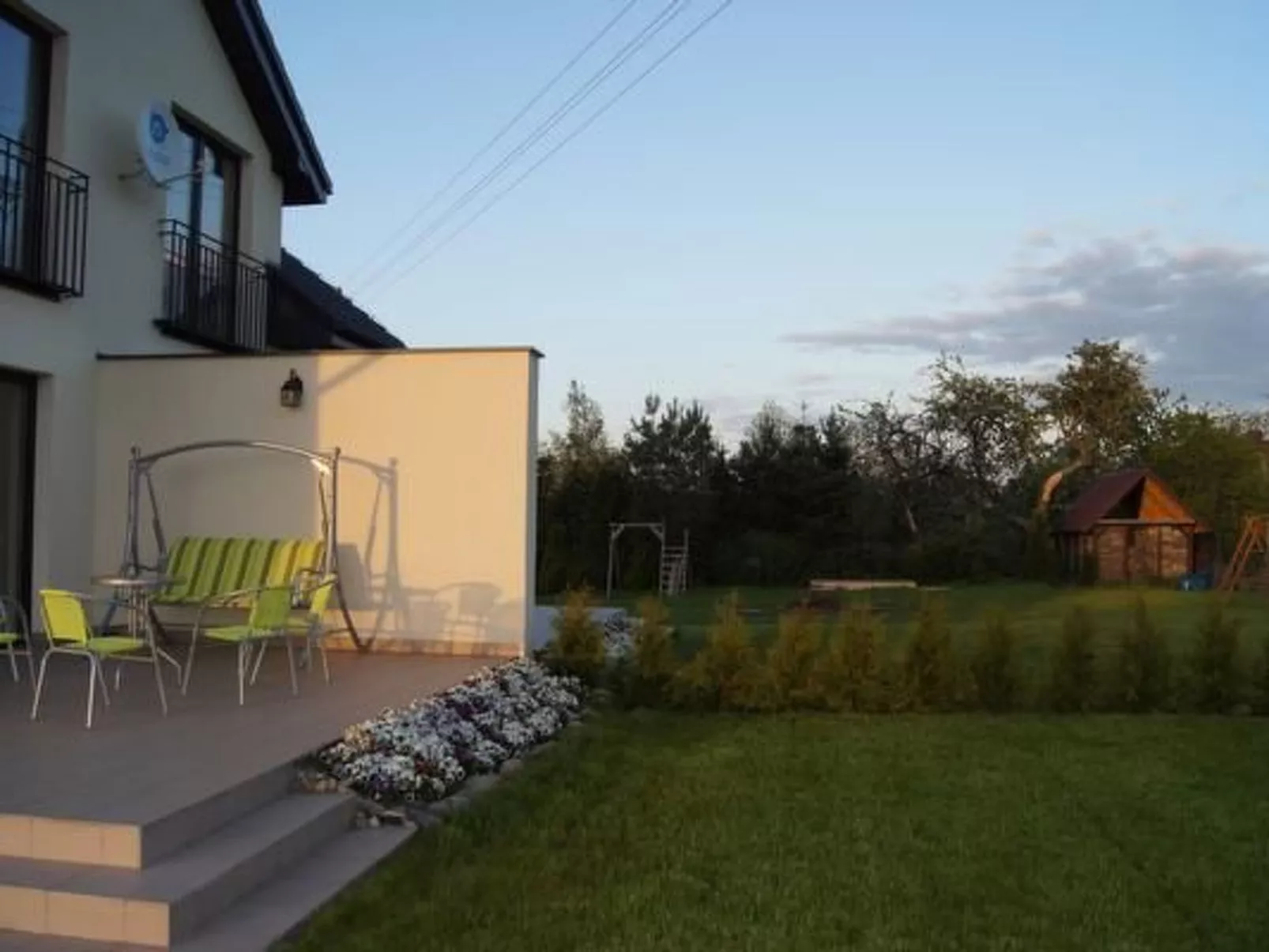 Mit Garten, Terrasse und Grill-Outside