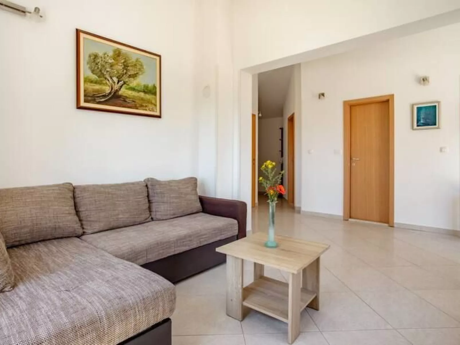 "Lile" mit Blick auf das Wasser-Image-tags.info