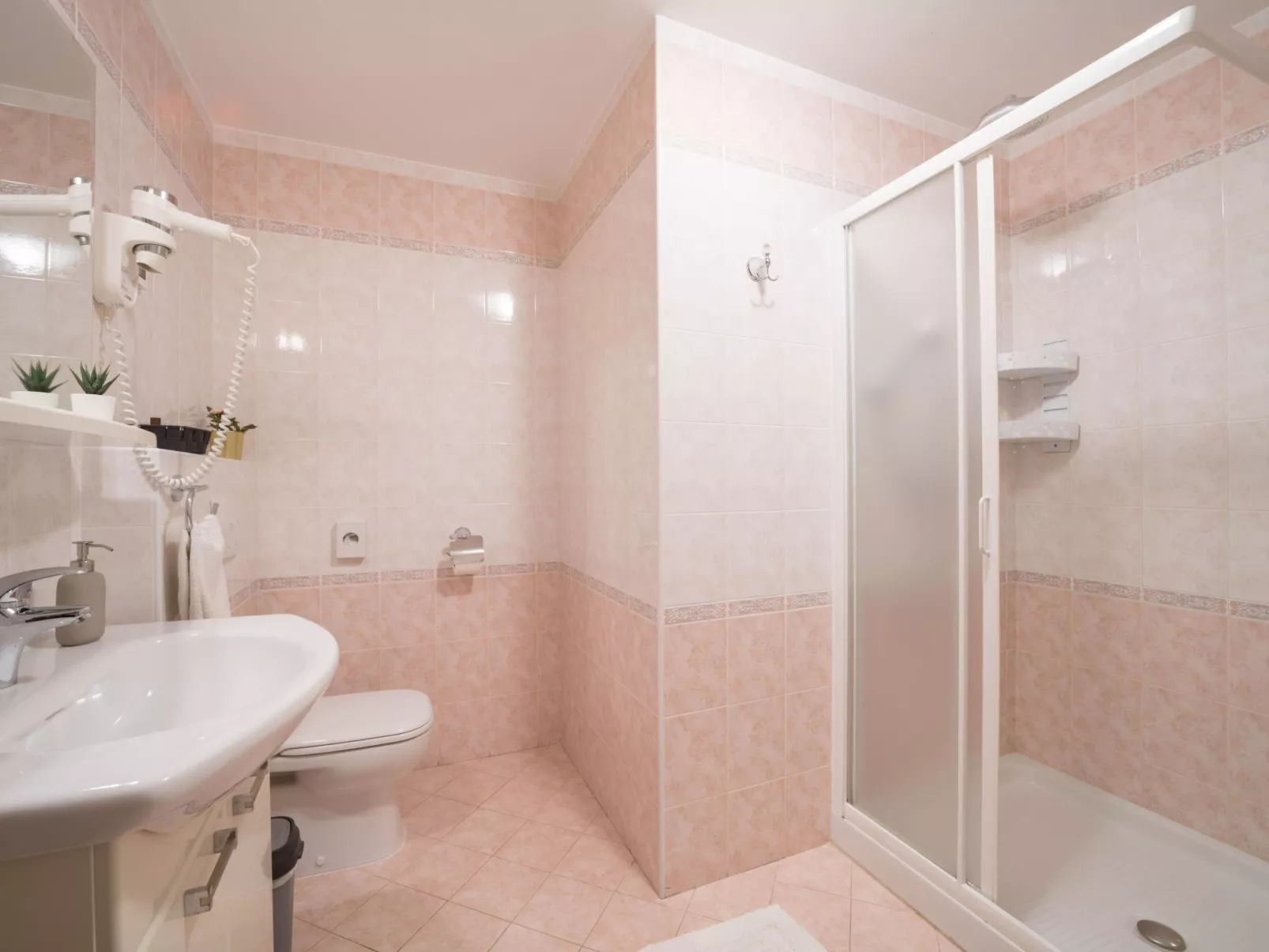 GioEin privater Bereich für 16 Personen, Pool und Sport-Inside