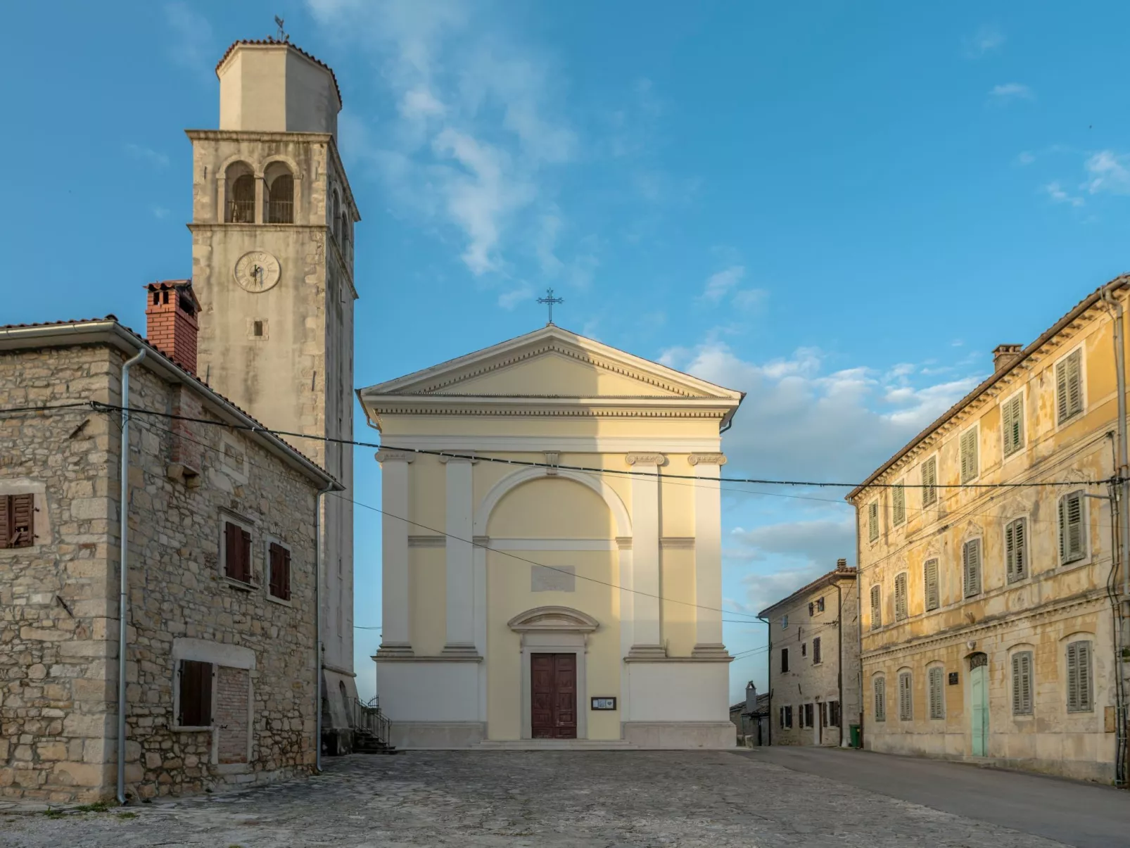 Wunderschön eingerichtete Villa mit Pool und Garten-Image-tags.info