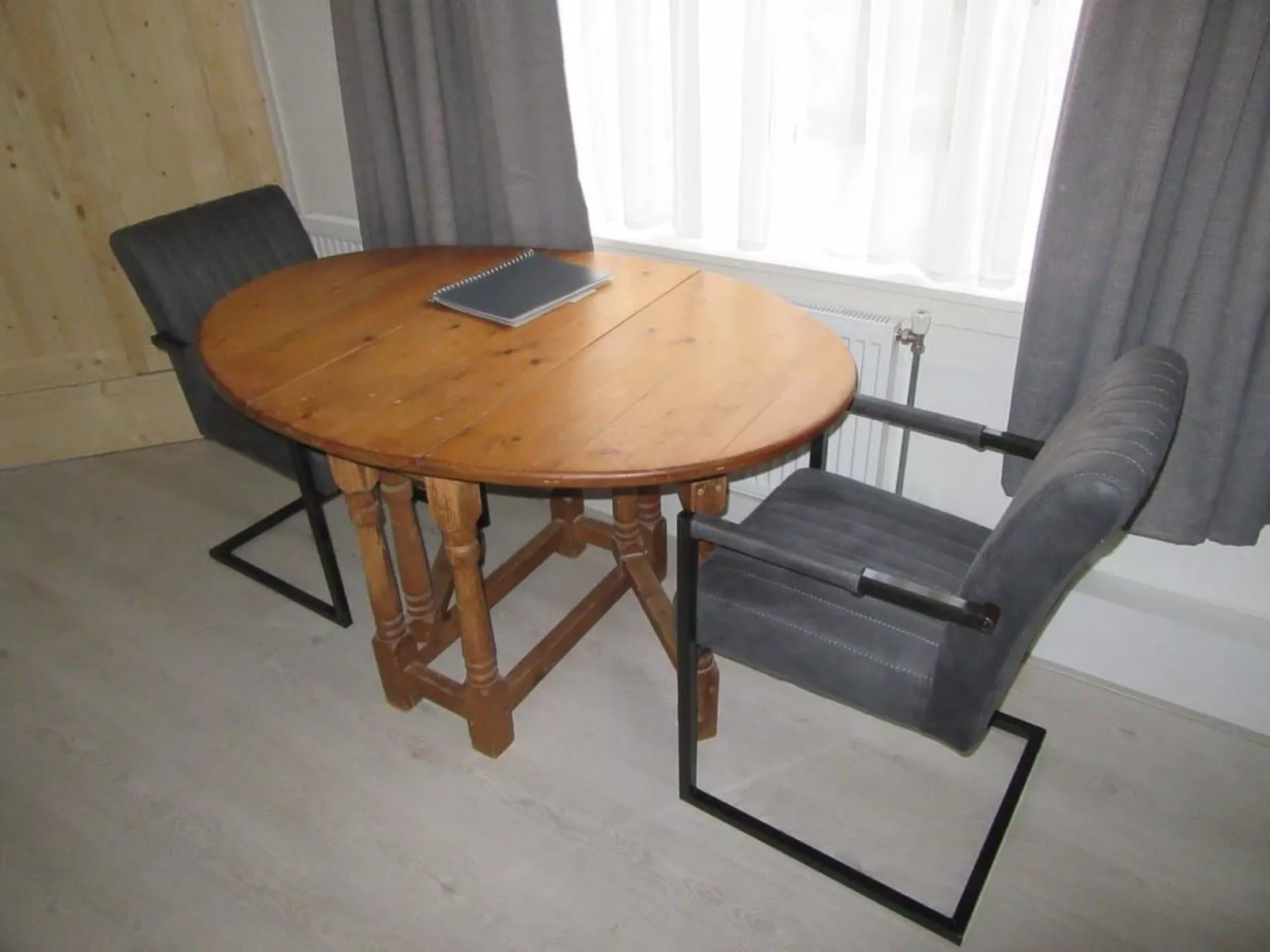 "Emmastraat" mit Terrasse