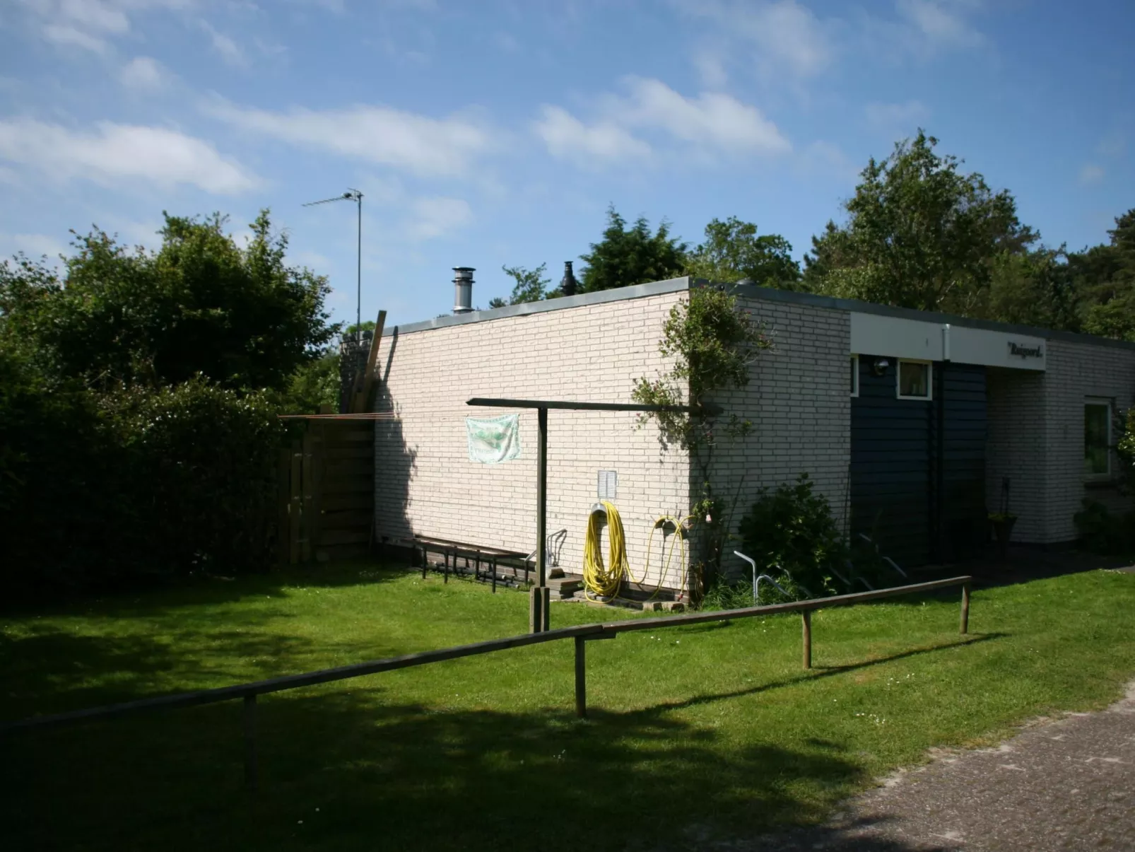 In Den Burg mit Möblierter Terrasse