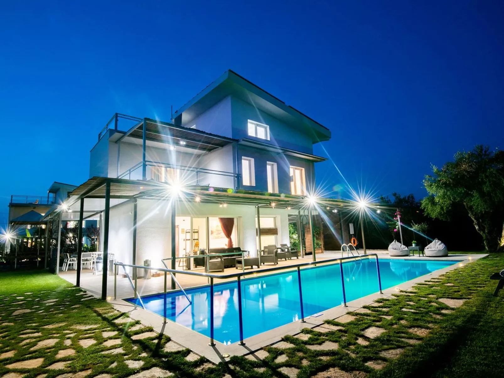 Geräumige Familienvilla, privater Pool und Garten-Dehors