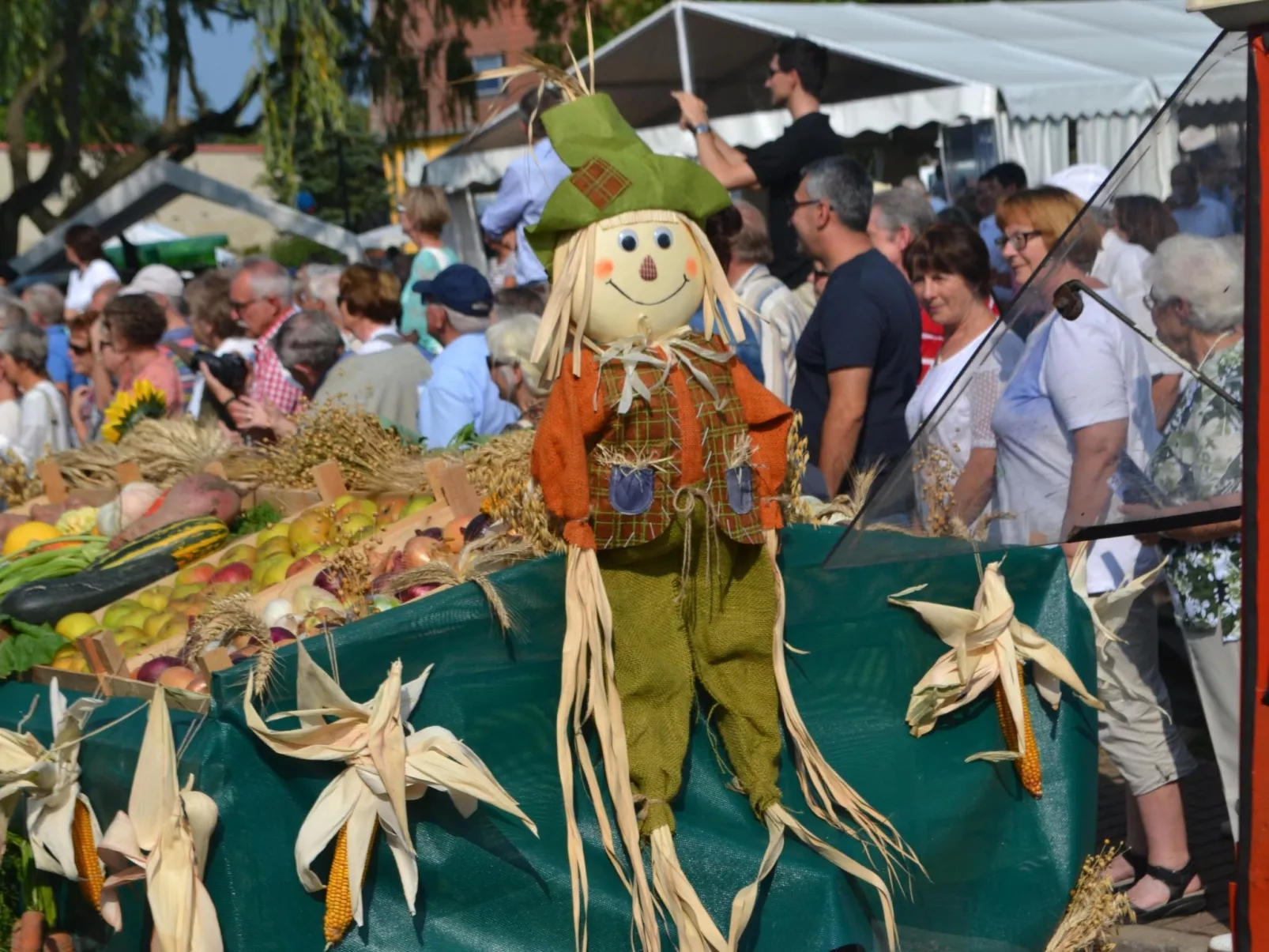 Großzügige Ferienwohnung mit Terrasse-Draußen