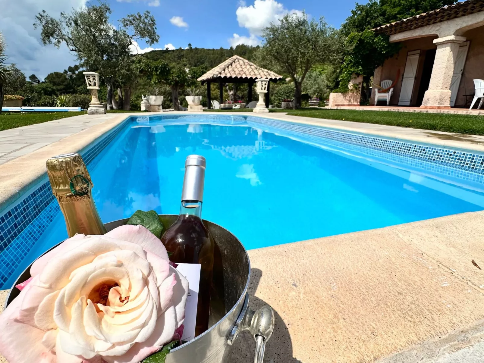 Beheizter Pool ab Mitte April