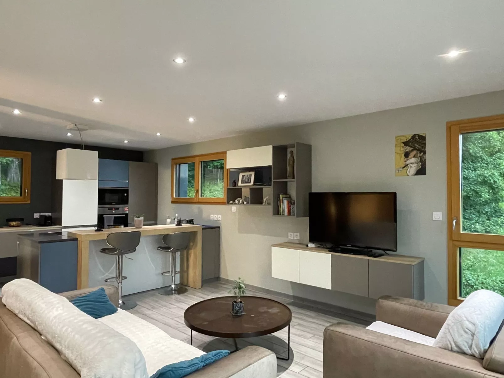 Das ruhige Les Grangettes mit Seeblick