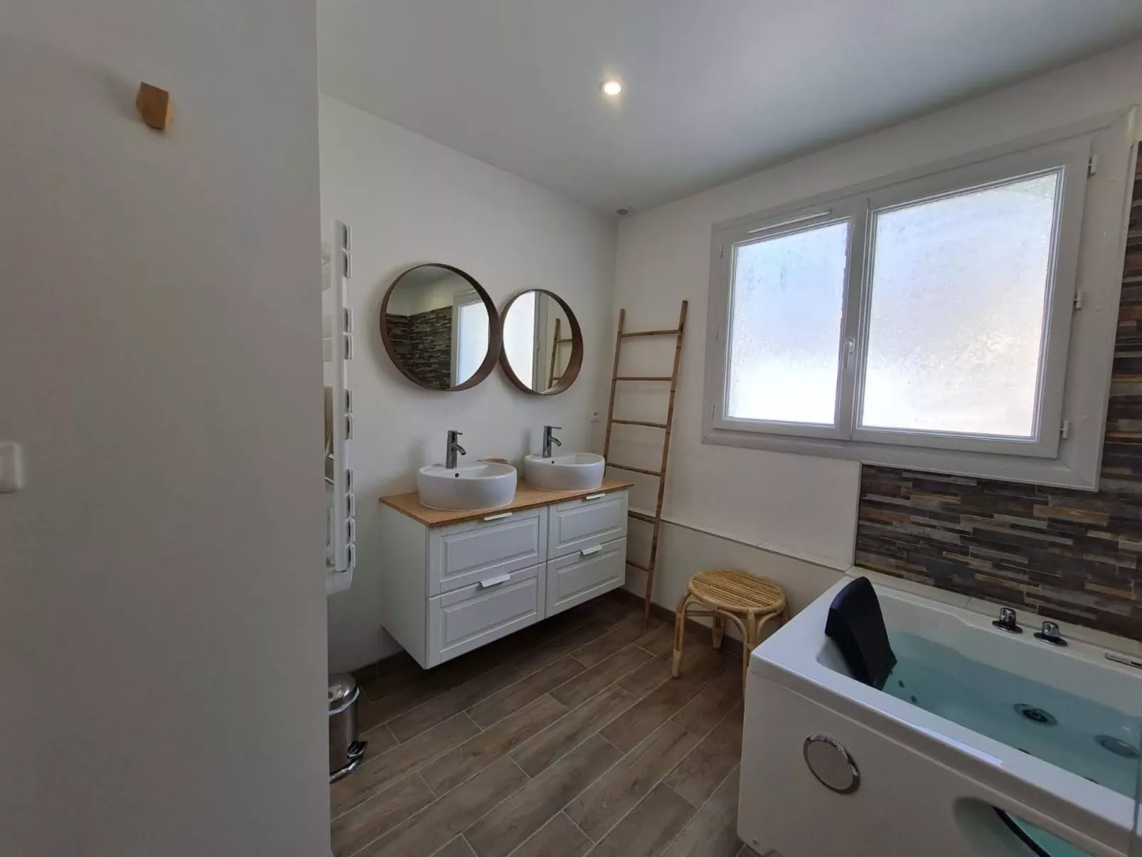 Im Herzen der Weinberge, große Terrasse mit atemberaubendem Blick auf das Meer,