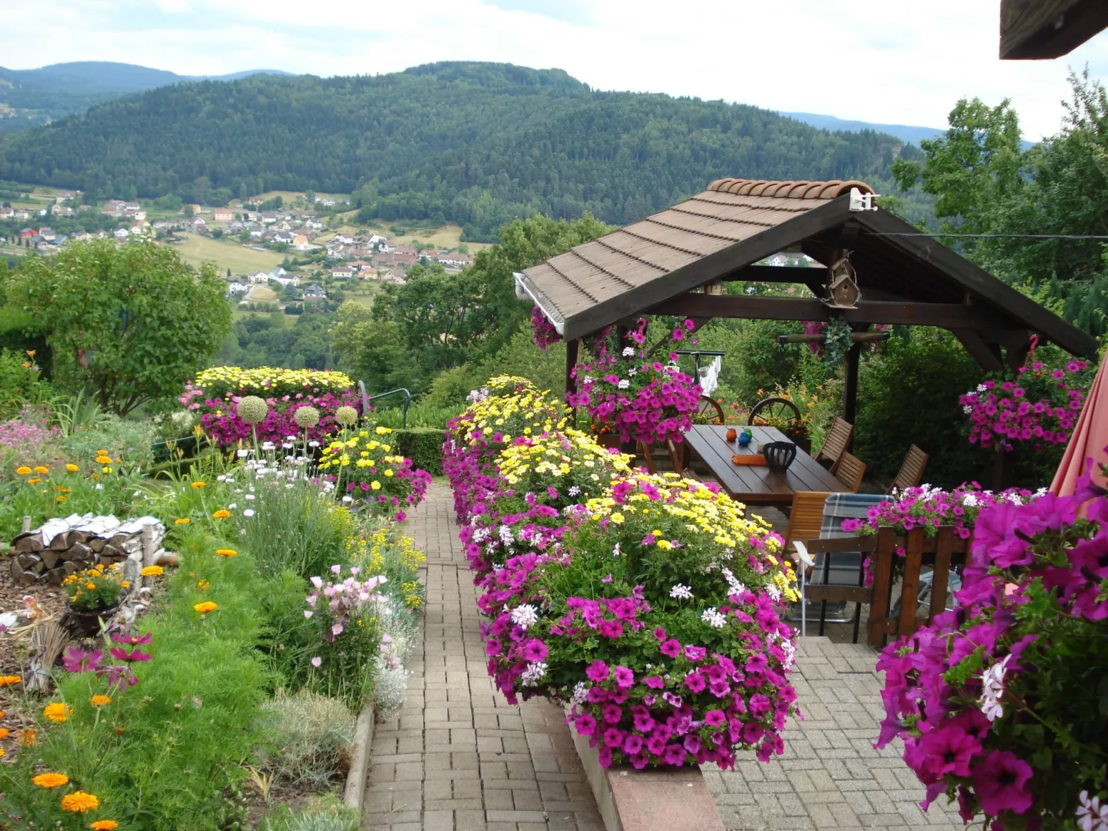 Das Gîte Fleuri mit einer herrlichen Aussicht