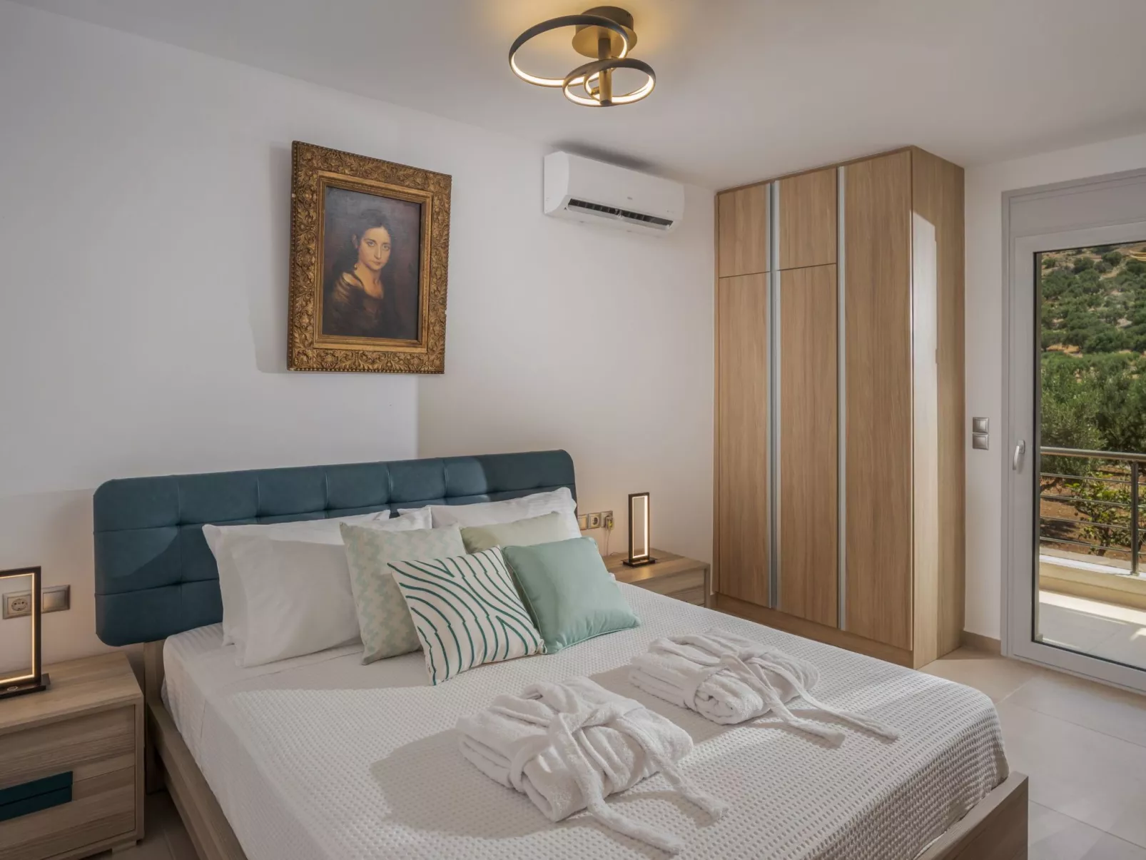 Villa mit Grillplatz und privatem beheiztem Pool-Dedans