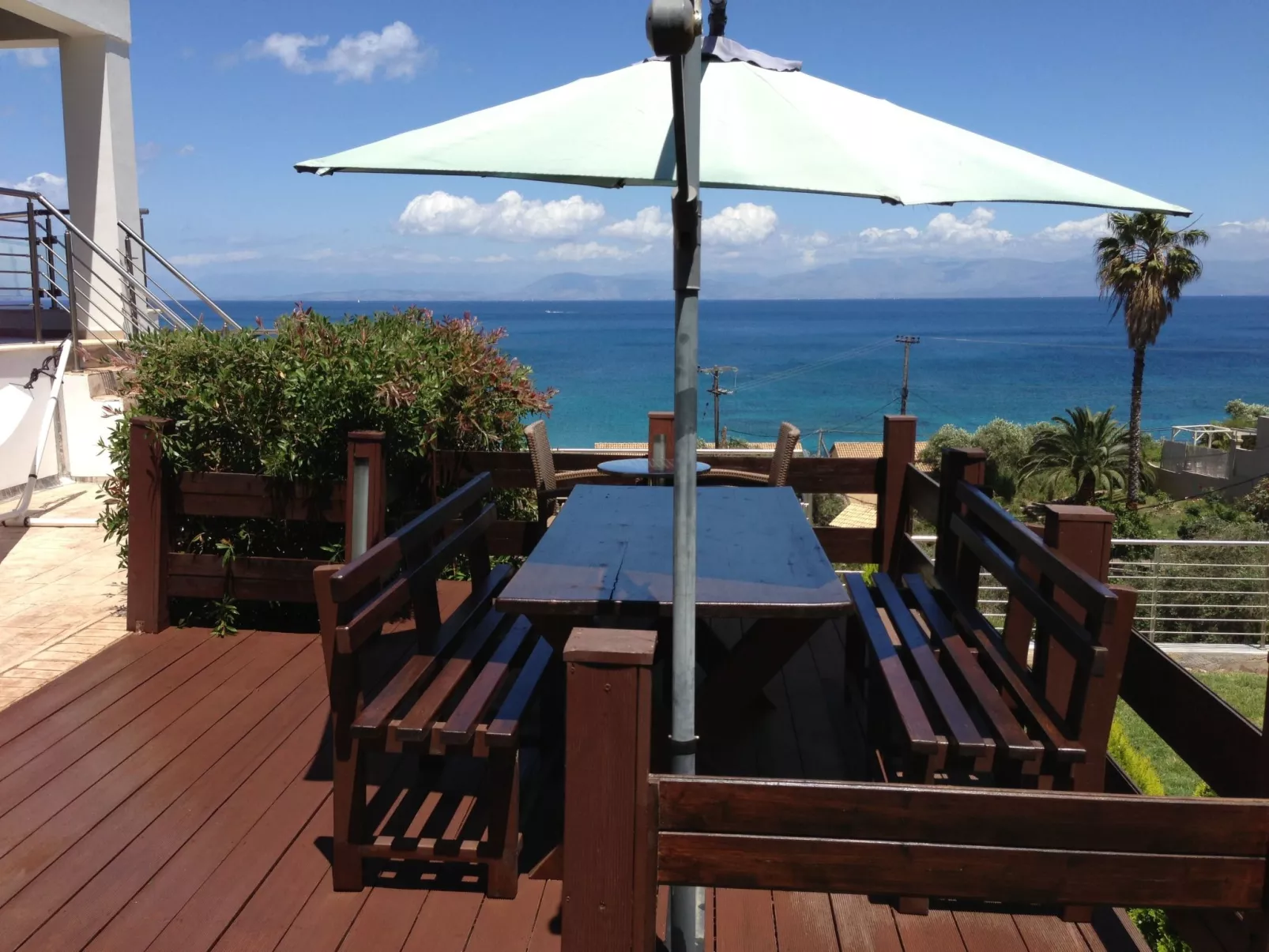 Ferienvilla mit Blick auf das Wasser-Outside