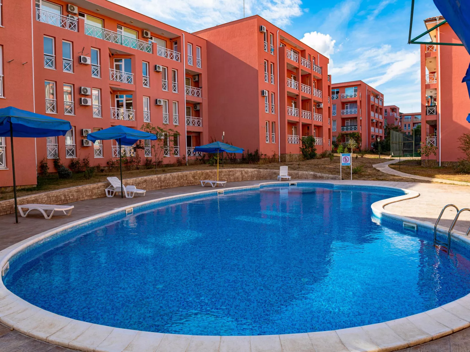 Menada - Sonnentag 6 - Modernes Studio