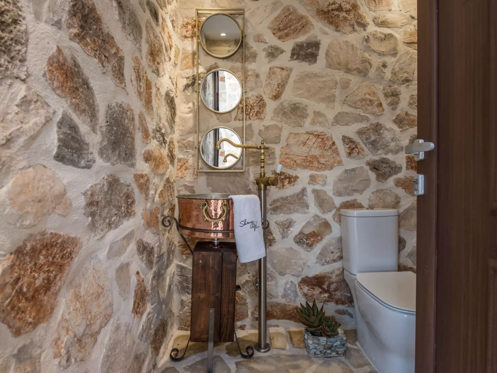 In Arkadii mit Außenpool-Drinnen