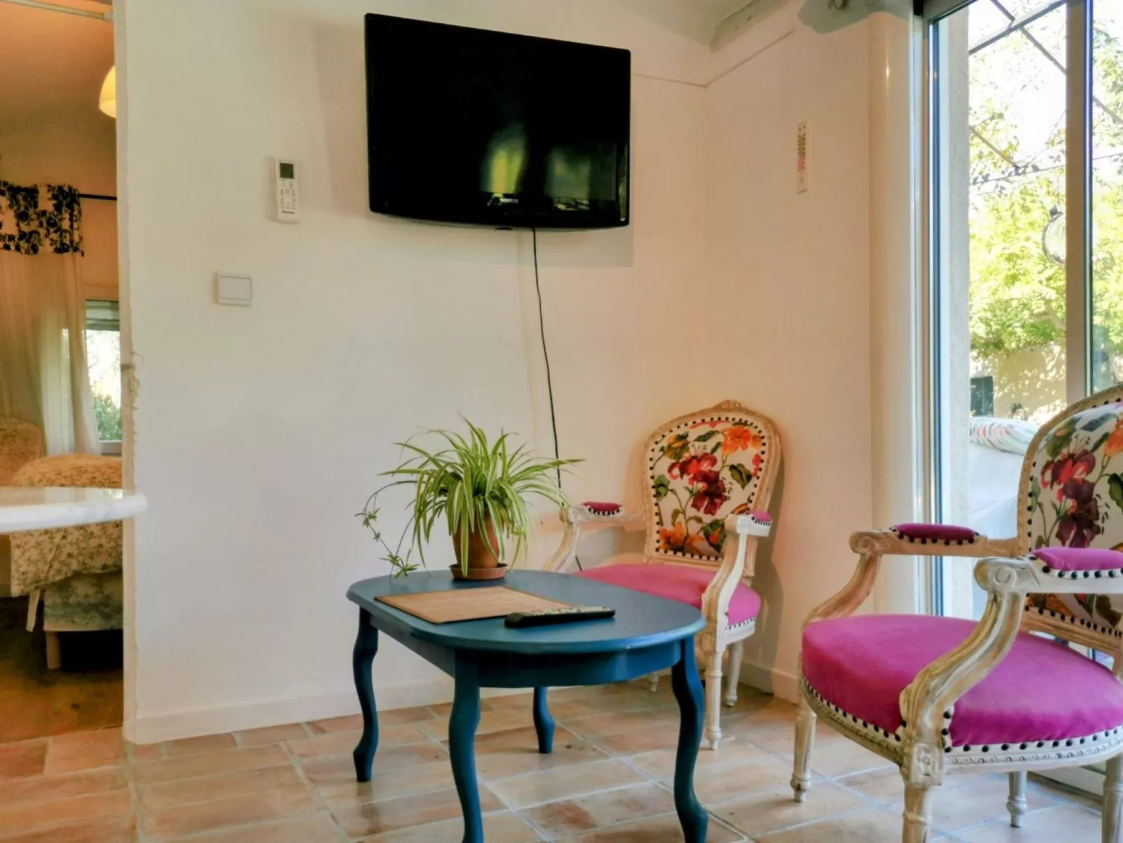 Auf dem Land mit Pool-Inside