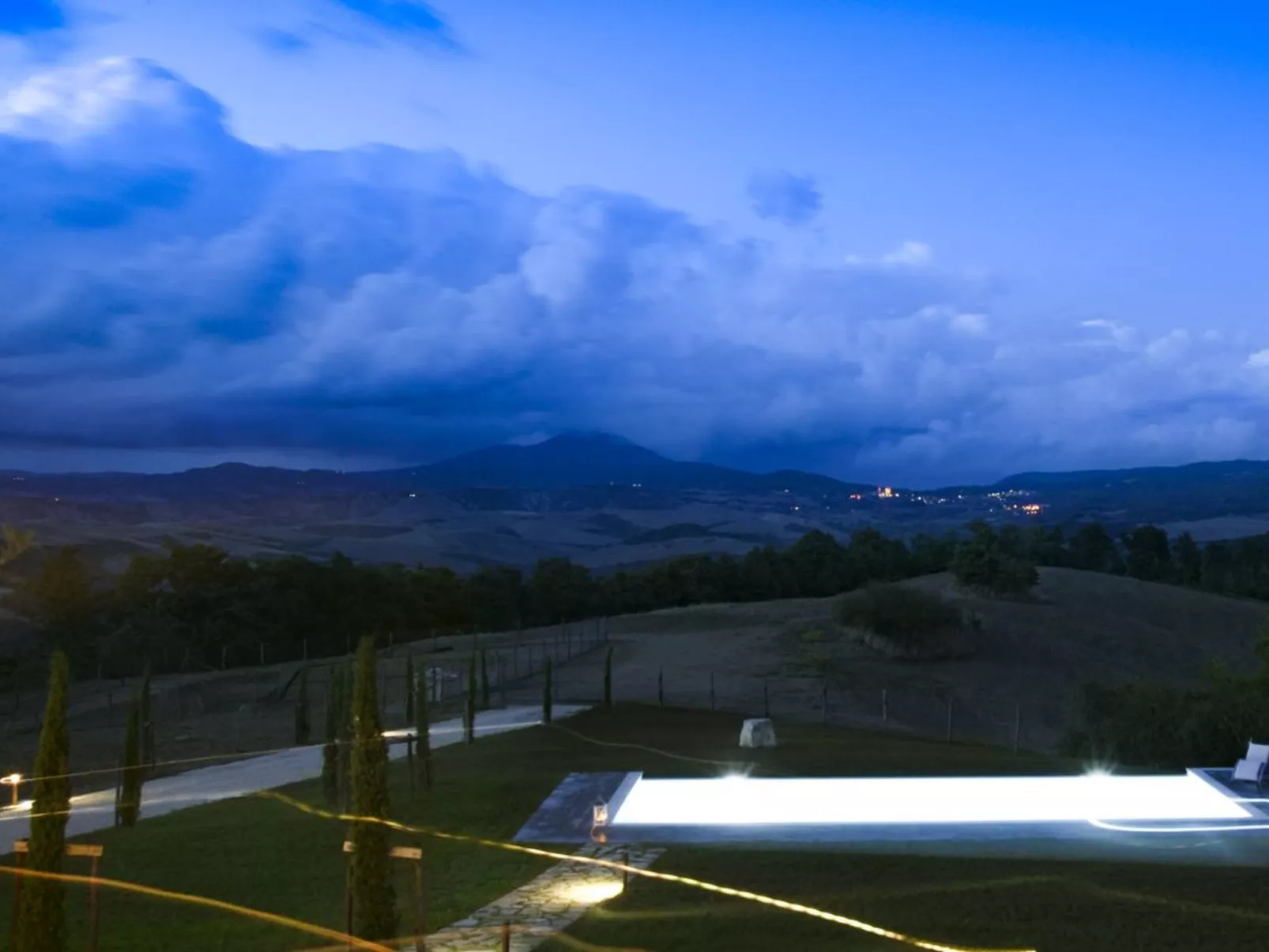 Villa mit Infinity-Pool-Outside