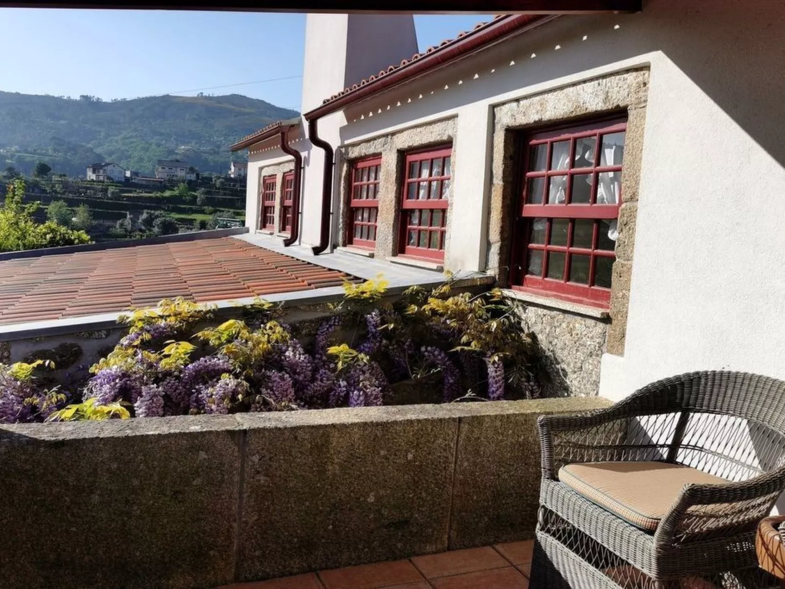 Fabelhafter Pool in einer atemberaubenden Landschaft-Draußen