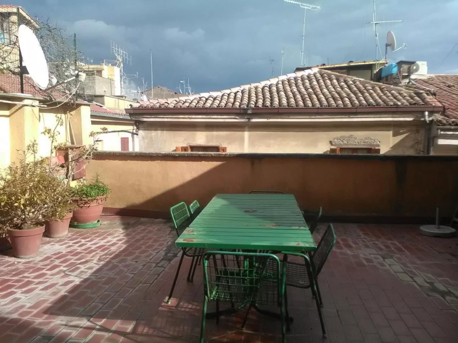 Nahe Rom mit Terrasse und einem Flügel