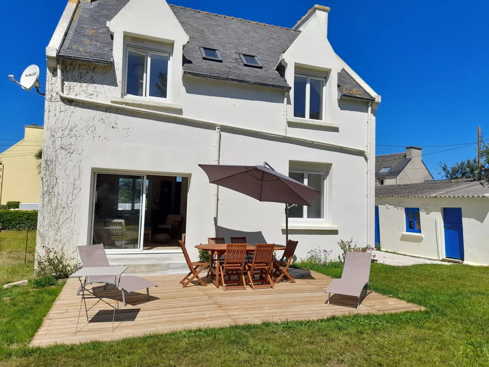 Charmantes Haus mit Garten, 200m vom Strand entfernt-Outside