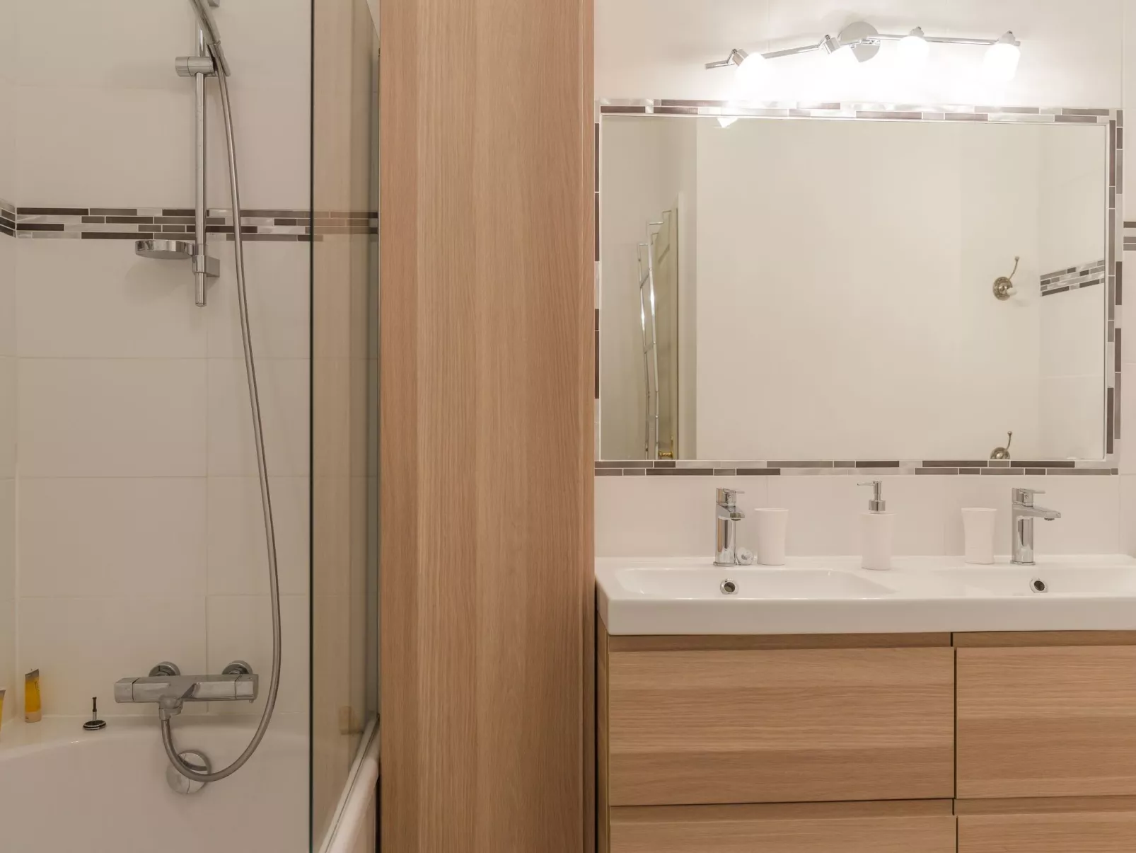 Mit zwei Garagenstellplätzen