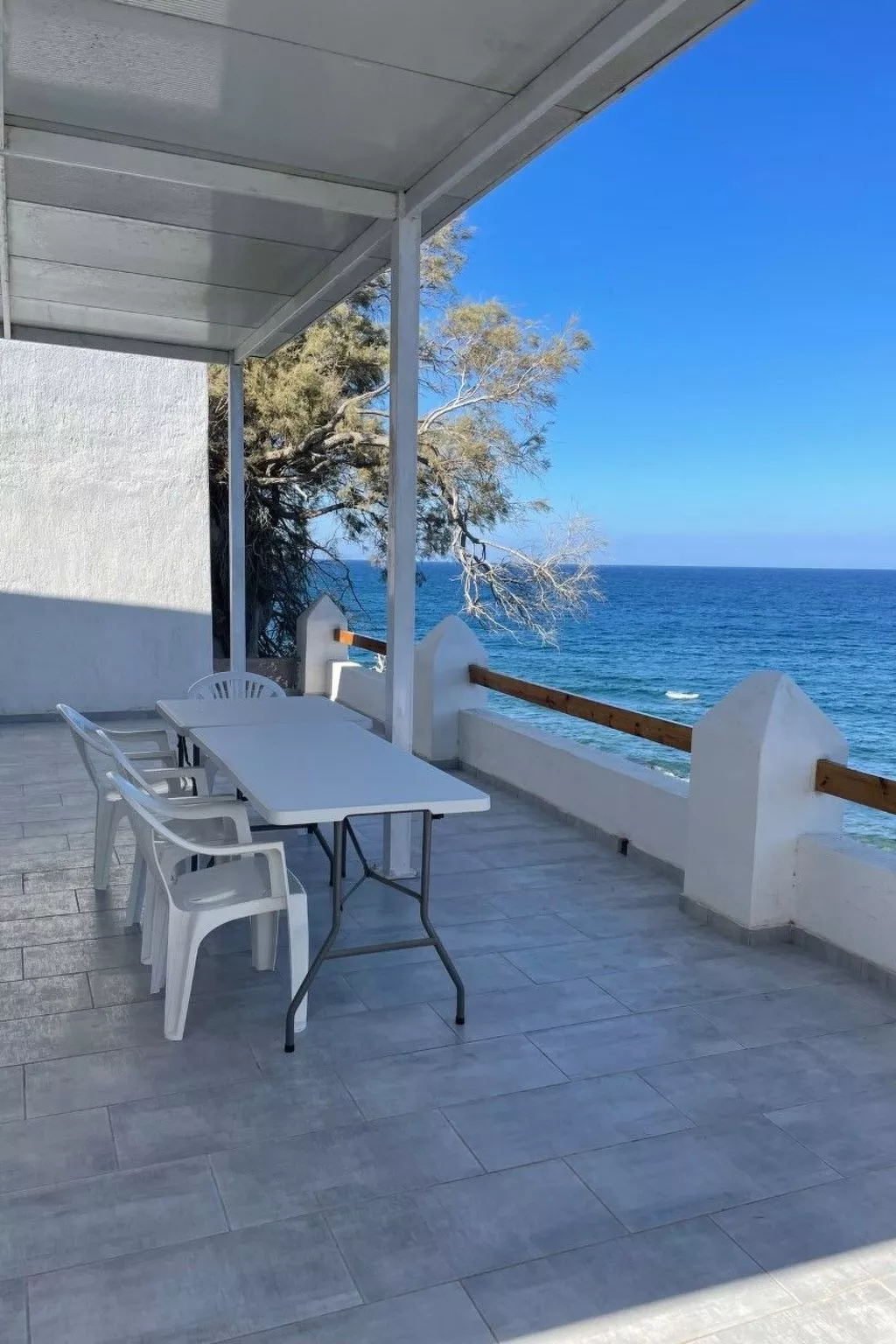 Charmantes Ferienhaus in Ia mit Privater Terrasse-Outside