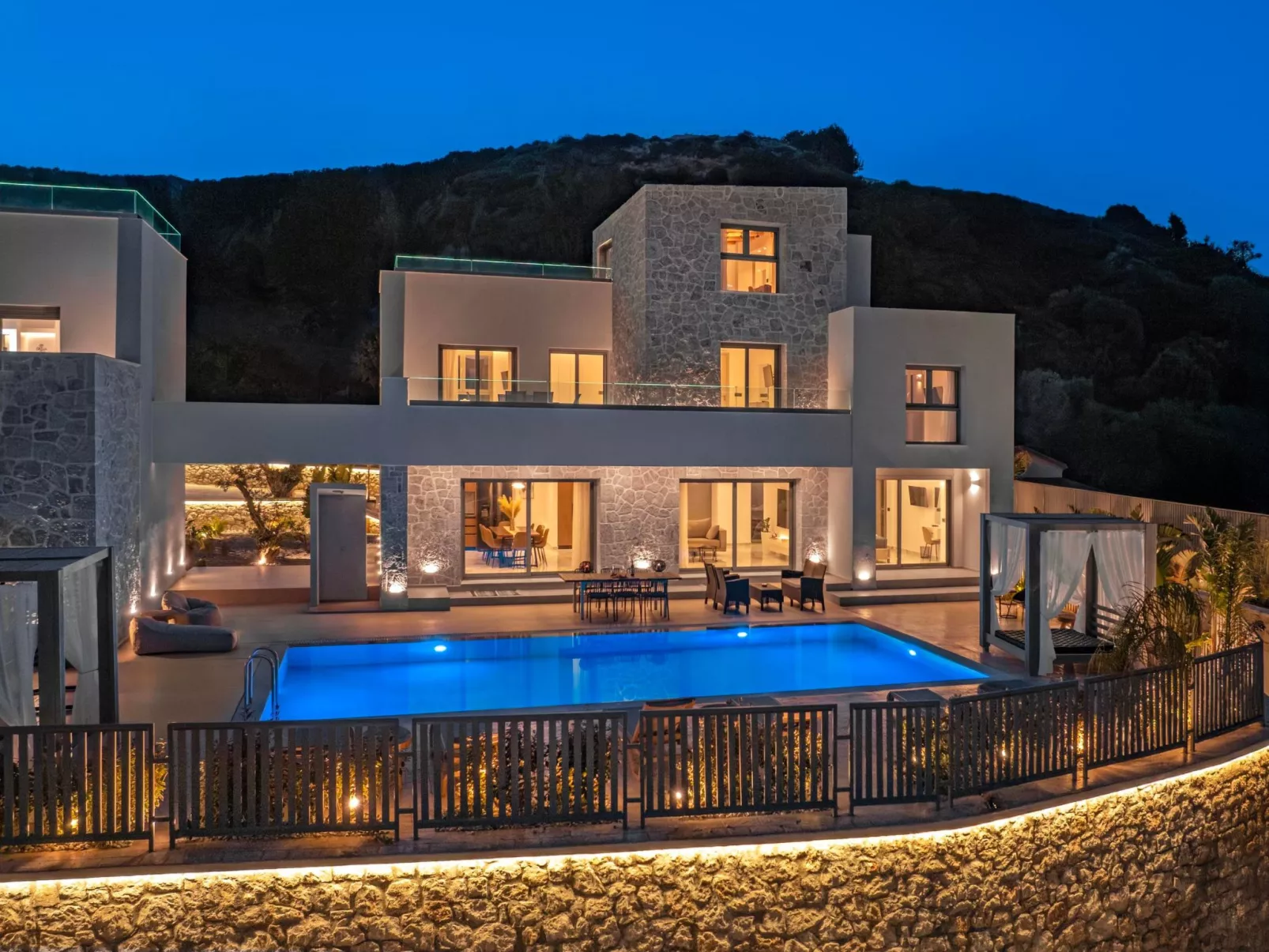 Ferienvilla "Arfna Villa B" mit privatem Pool-Image-tags.info