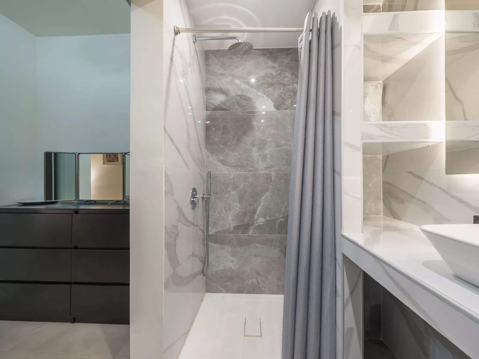 Stilvolle 2 Schlafzimmer, nur wenige Schritte von Fokionos Negri