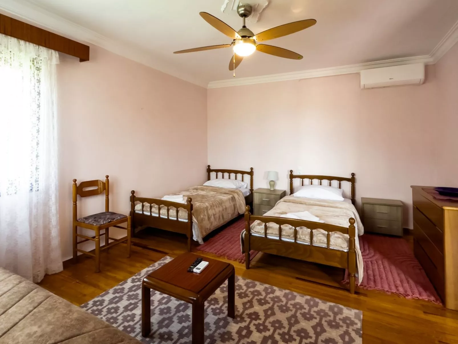 Fani's Haus unter Meteora-Drinnen