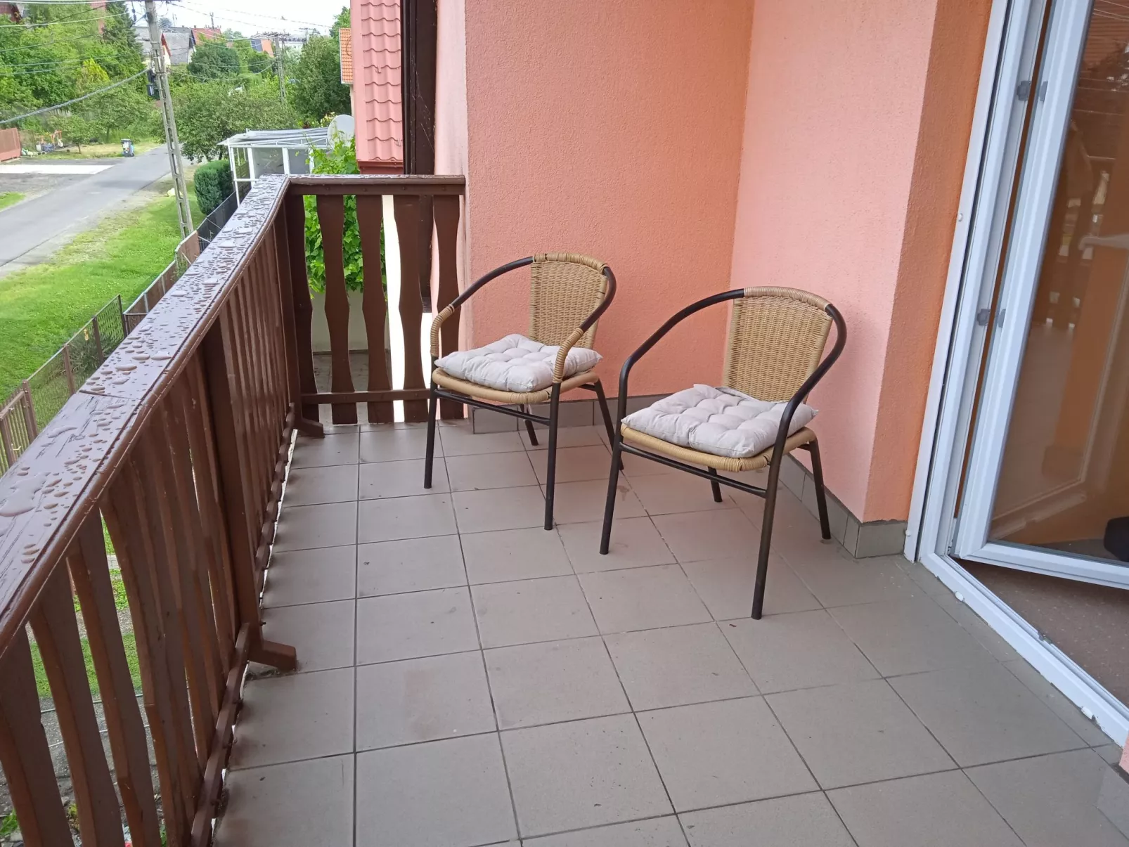 Mit Terrasse, Garten und Grill-Outside