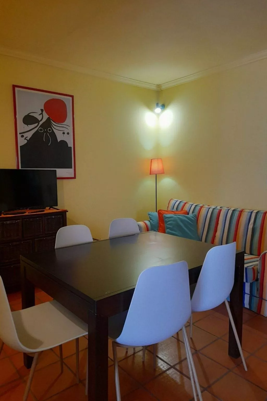 Zärtliche Momente in dieser gemütlichen Wohnung-Drinnen