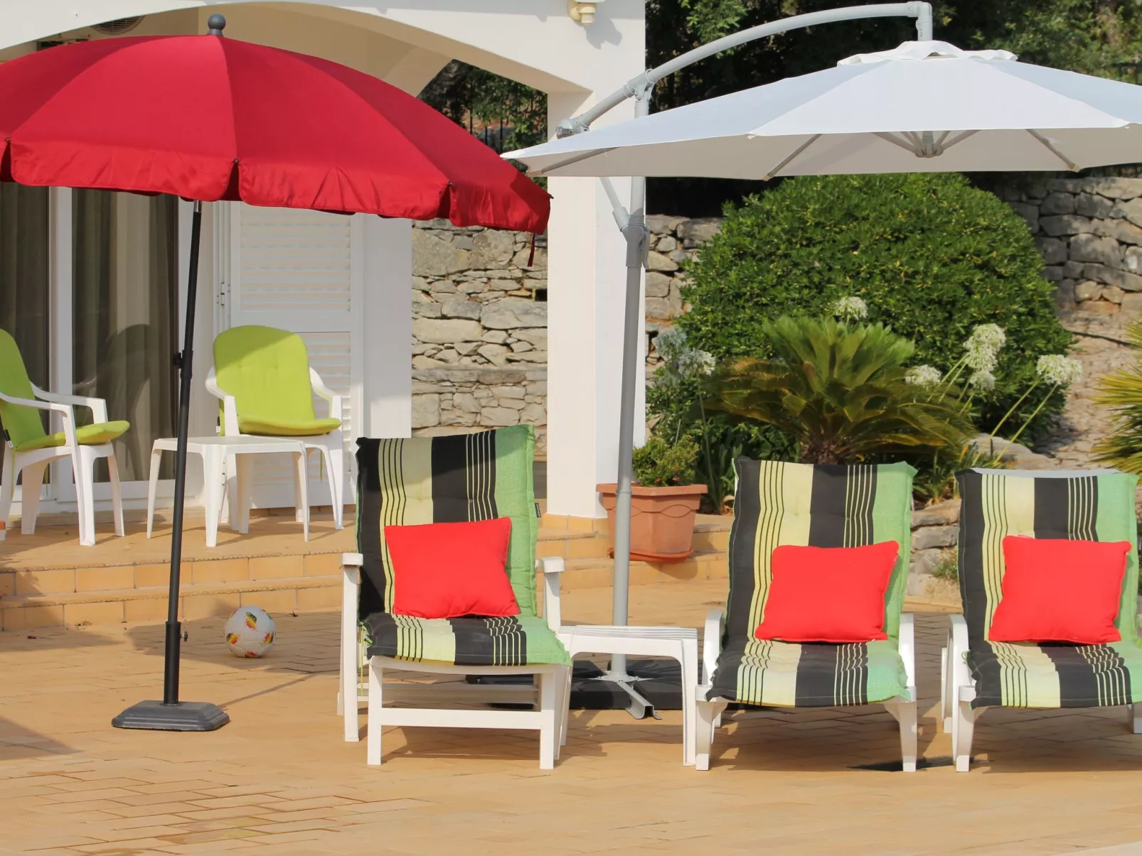 Ferienvilla mit Blick auf das Wasser-Dehors