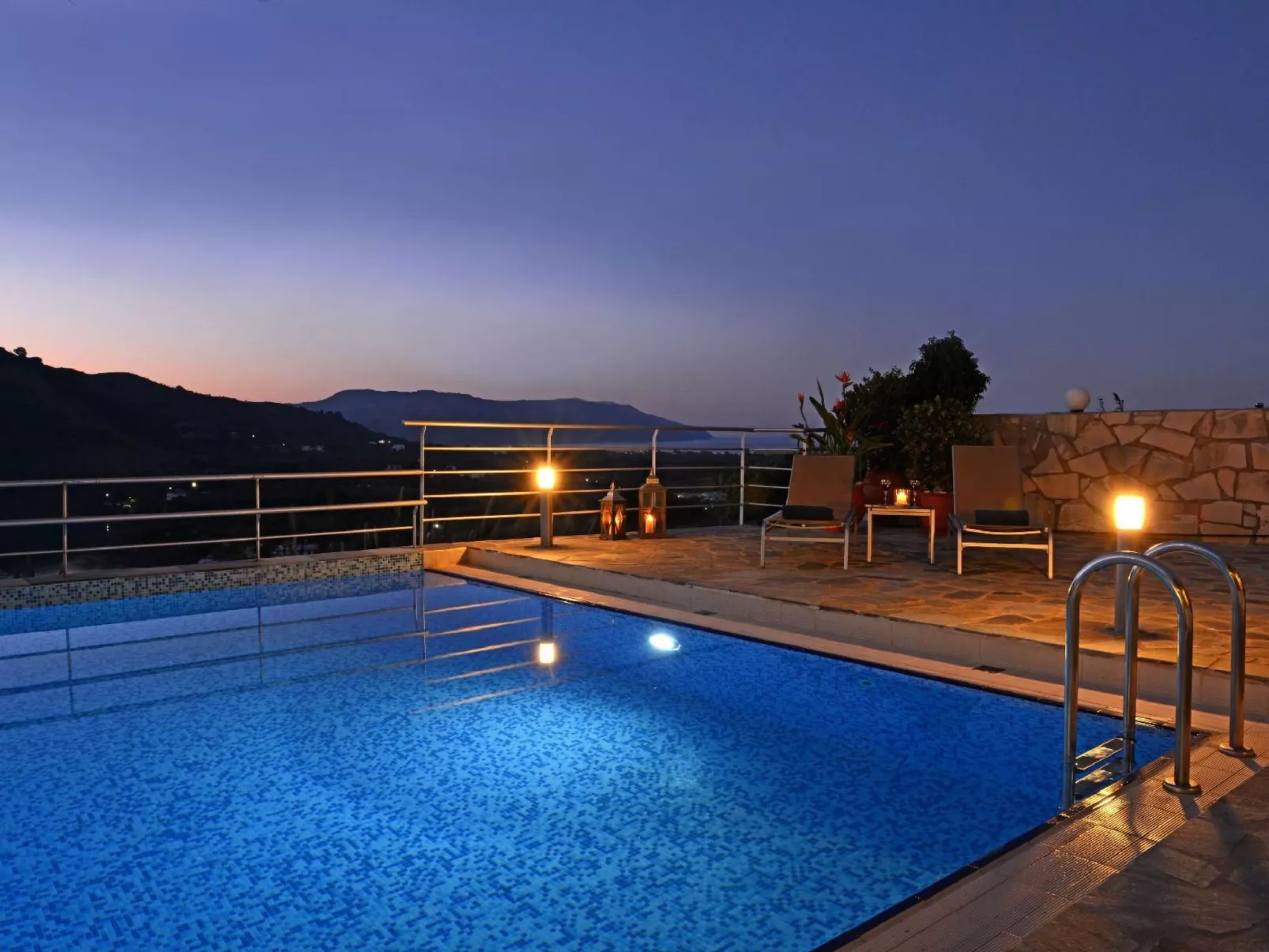 Wunderschöne Villa mit Seeblick und Pool in der Nähe von Restaurants-Dehors
