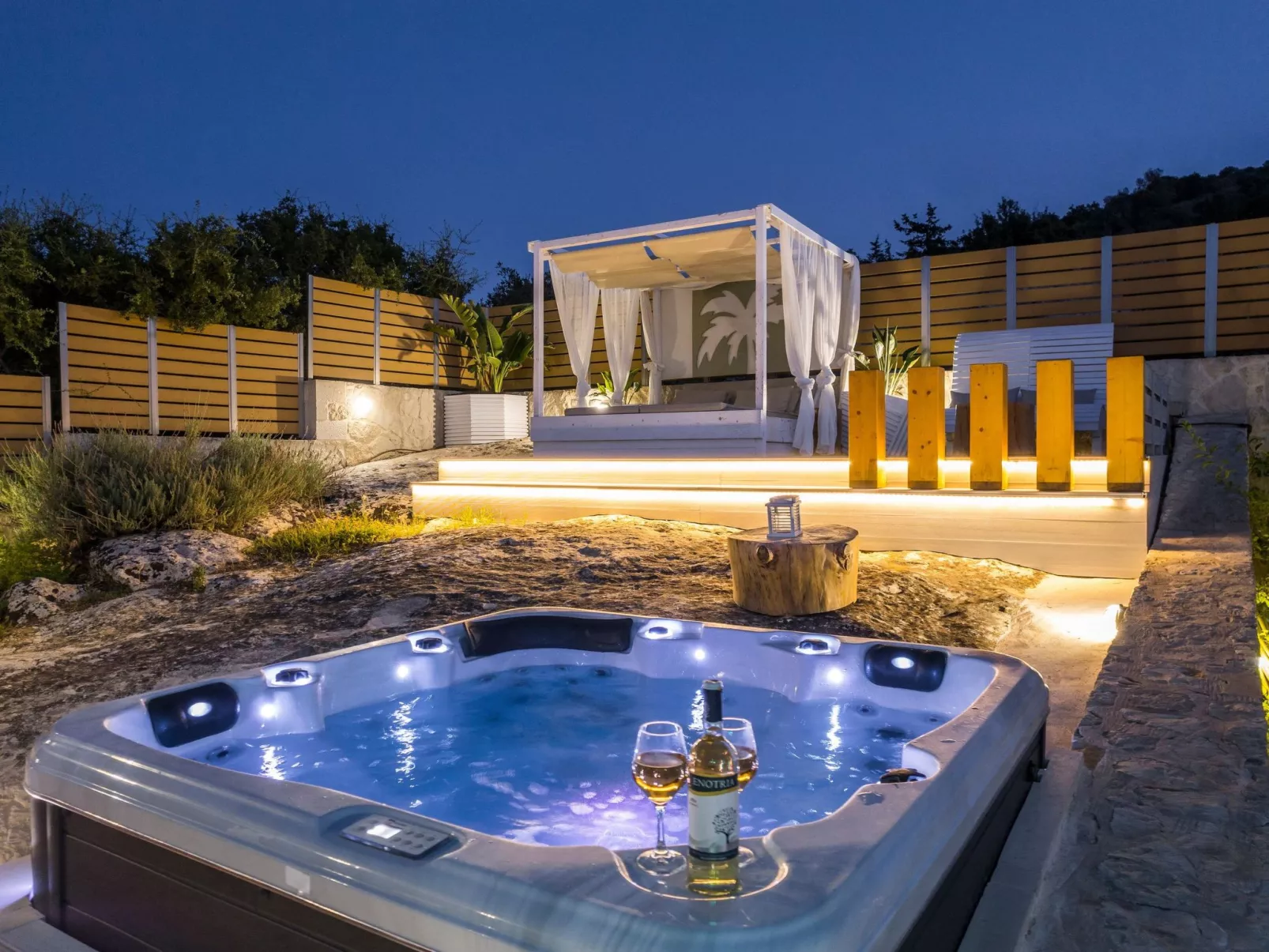 Villa White Harmony 6km vom Strand entfernt mit Pool-Dehors