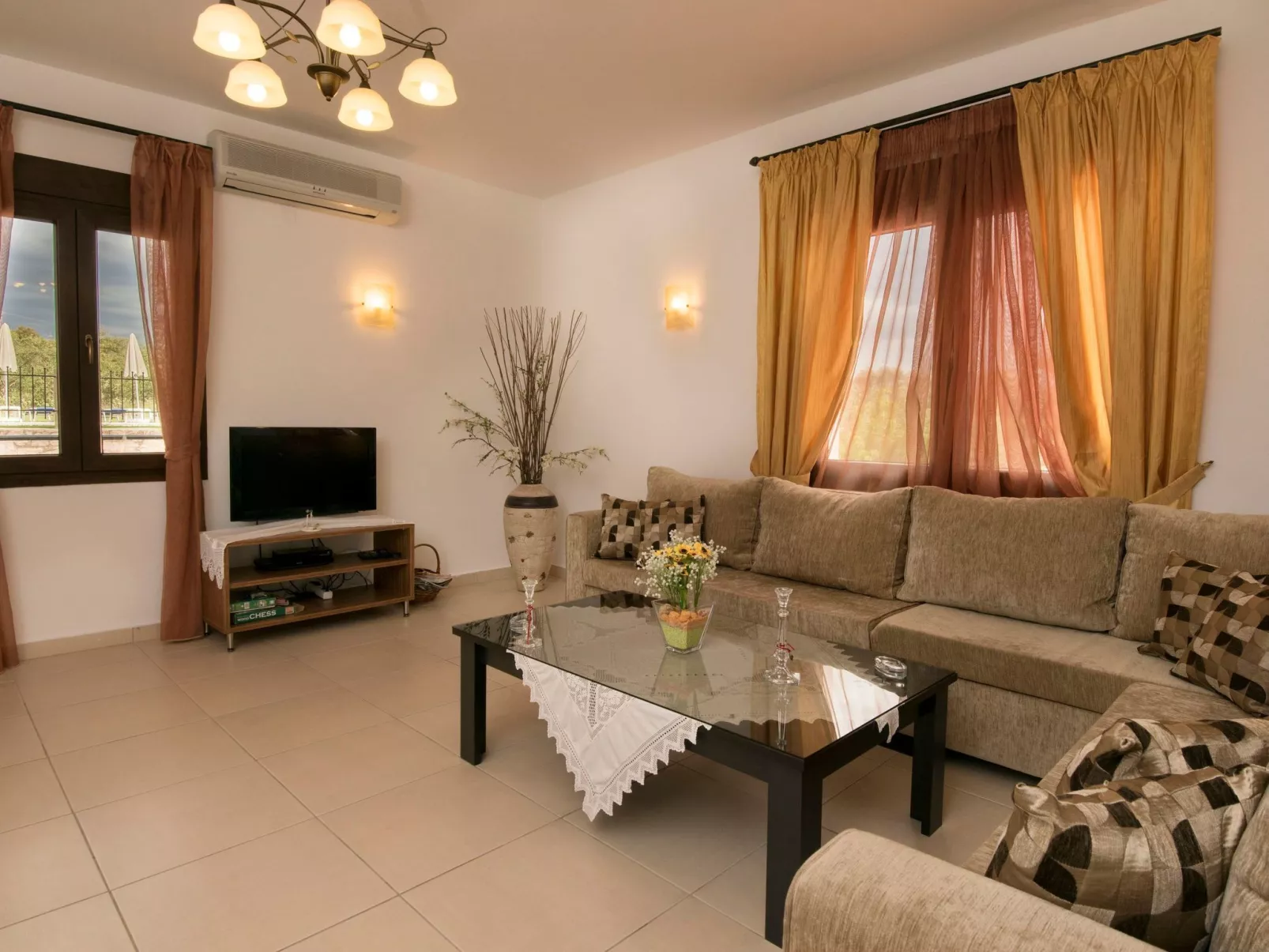 Familienvilla mit privatem Pool, Spielplatz und BBQ