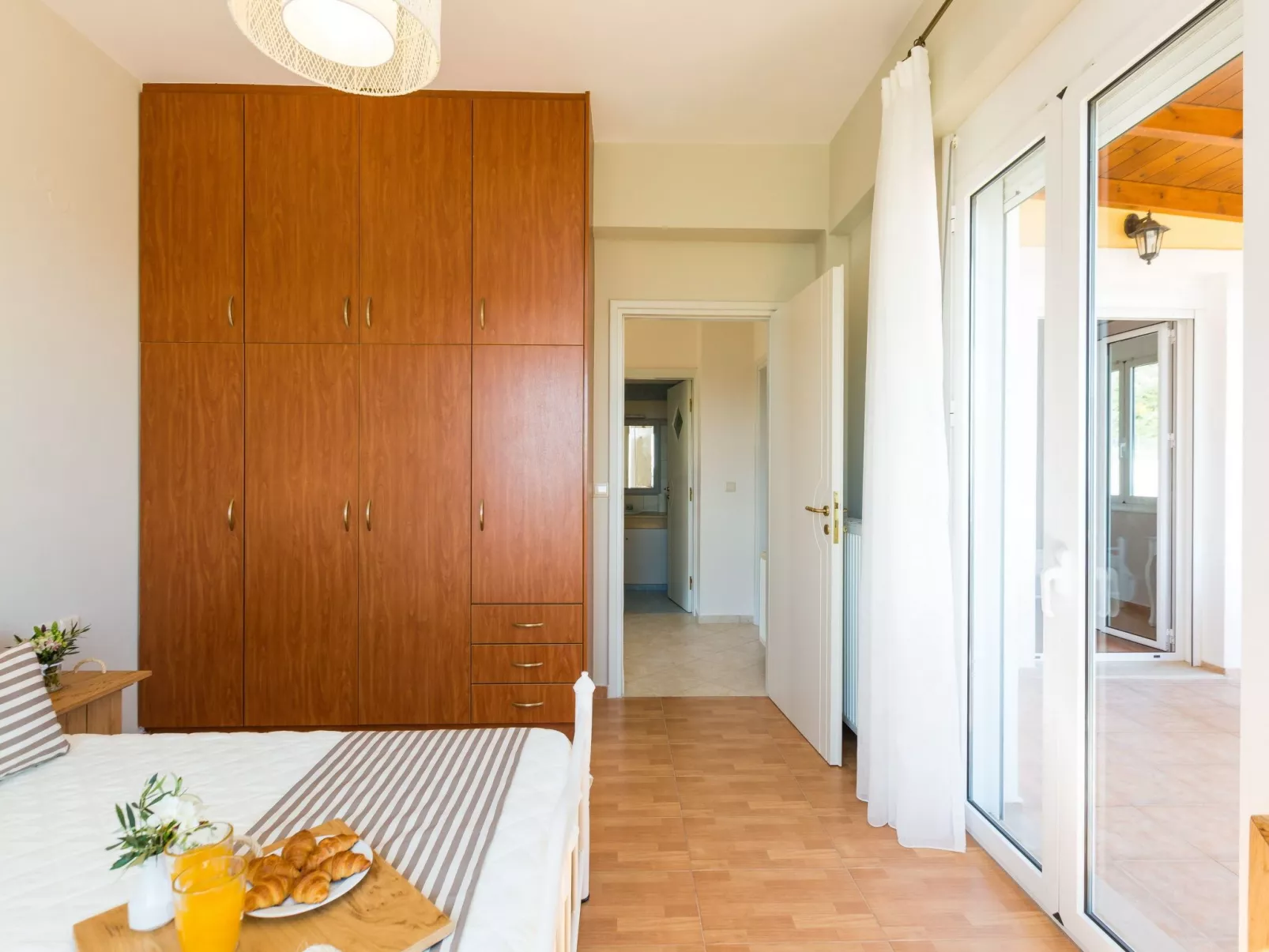 Familienfreundliche Villa mit privatem Pool und BBQ-Drinnen