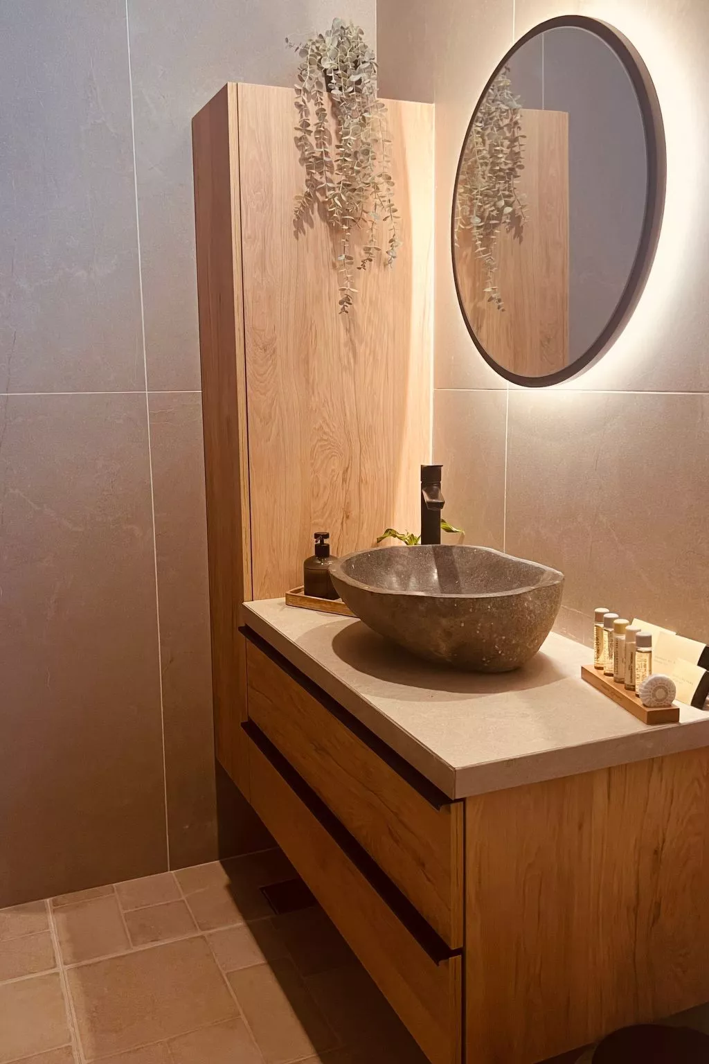 "Naya" mit eigenem Pool-Dedans