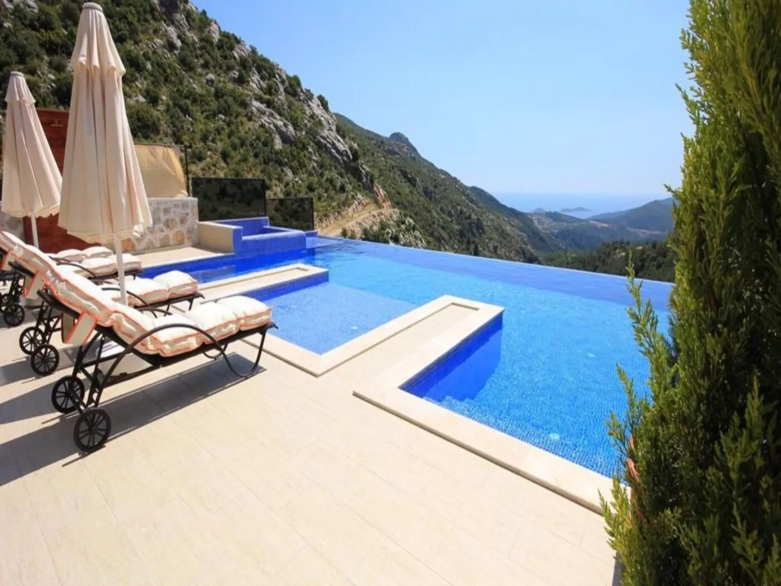 Villa mit Blick auf das Tal