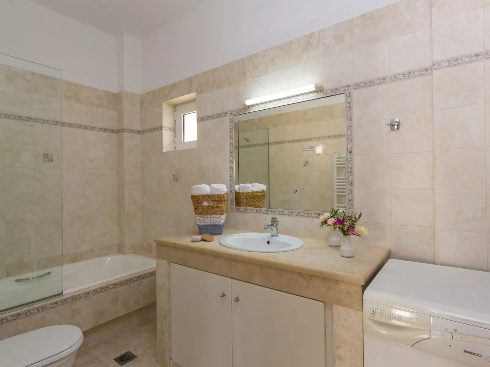 Ruhige Villa mit privatem Pool, BBQ und Kinderbereich-Image-tags.info